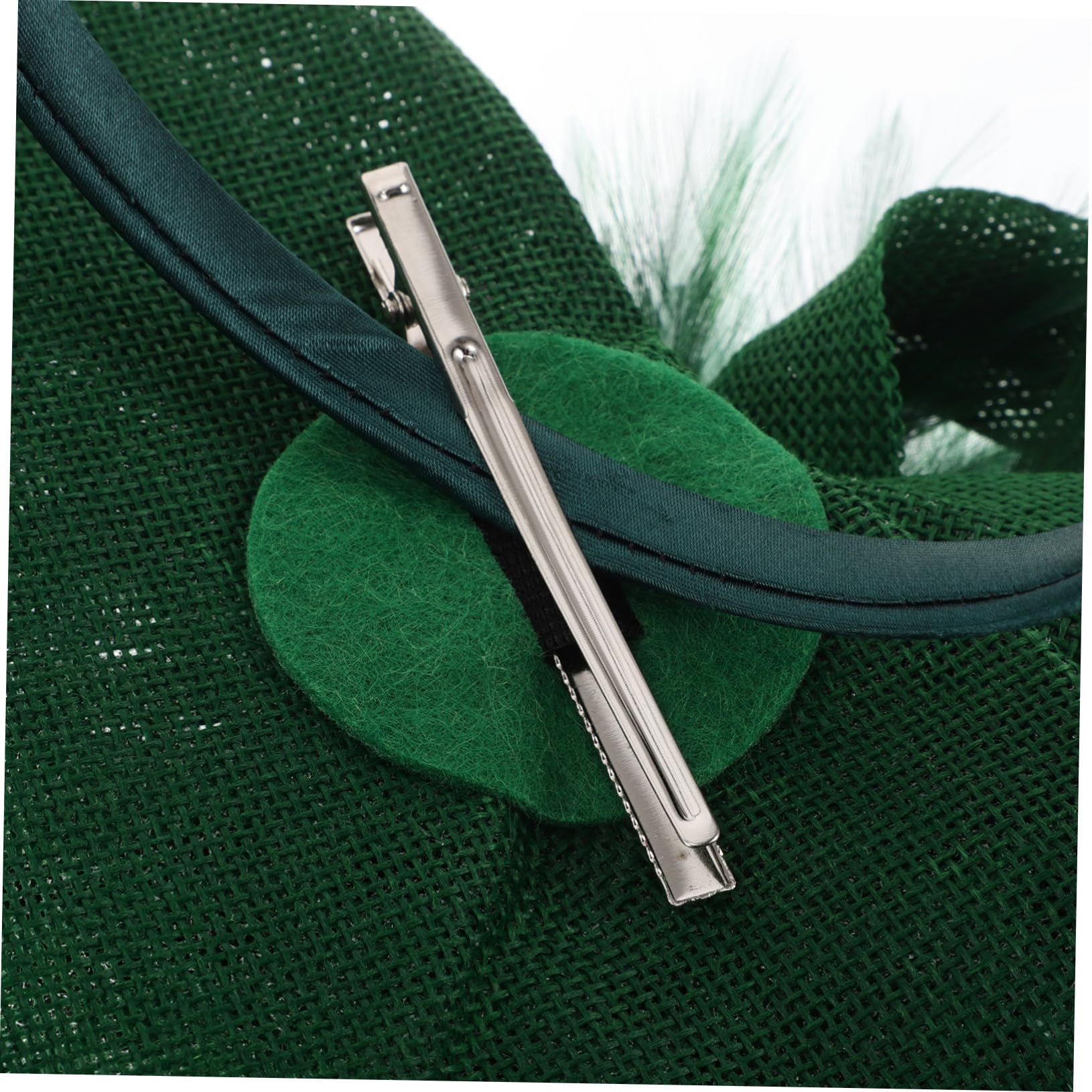 Fascinator Headband Verde, in Lino Artificiale, Poliestere e Piume | Clip per Chioma Inclusa, Stile Elegante e Moda, Leggero e Confortevole per Party e Feste di Compleanno