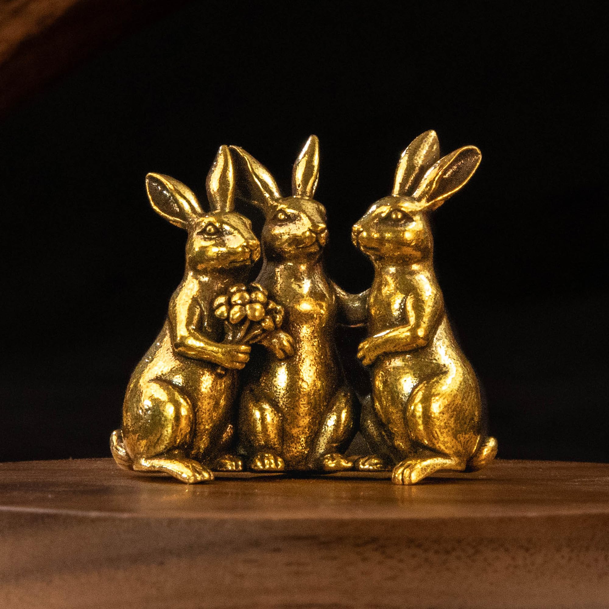 Betr Brsas 100% Solid Brass Rabbit Figurine Trio with Flowers, Retro Vintage Bunny Statue, Collectible Animal Sculpture, Desk Decor Office Table Accent, Artistic Home Decoration