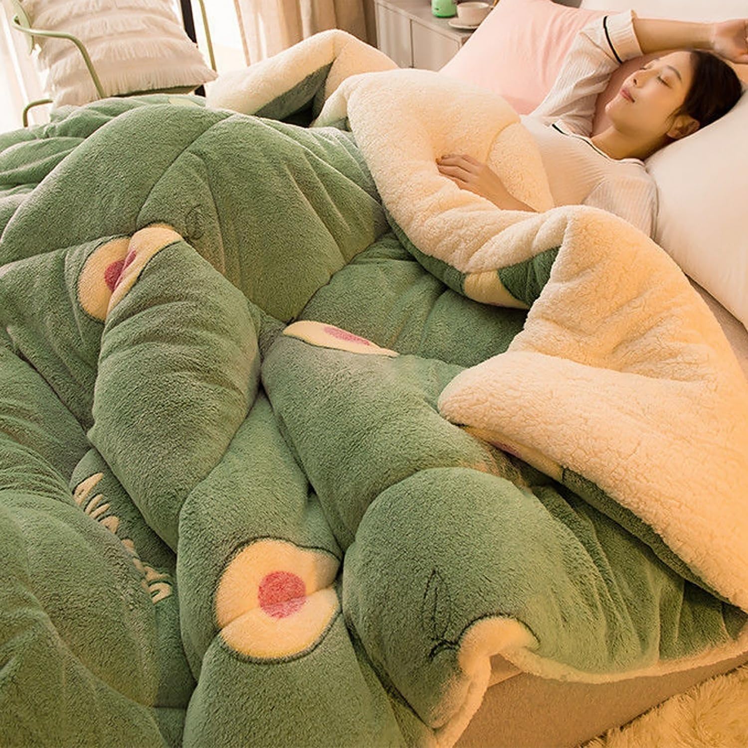 Winter Quilt Queen Size - Thick Comforter with Double-Sided Flannel & Fleece, Heavy Warm Blanket for Cold Weather, Fluffy Plush Bedding for Home Use​(80 * 90 in/6KG)