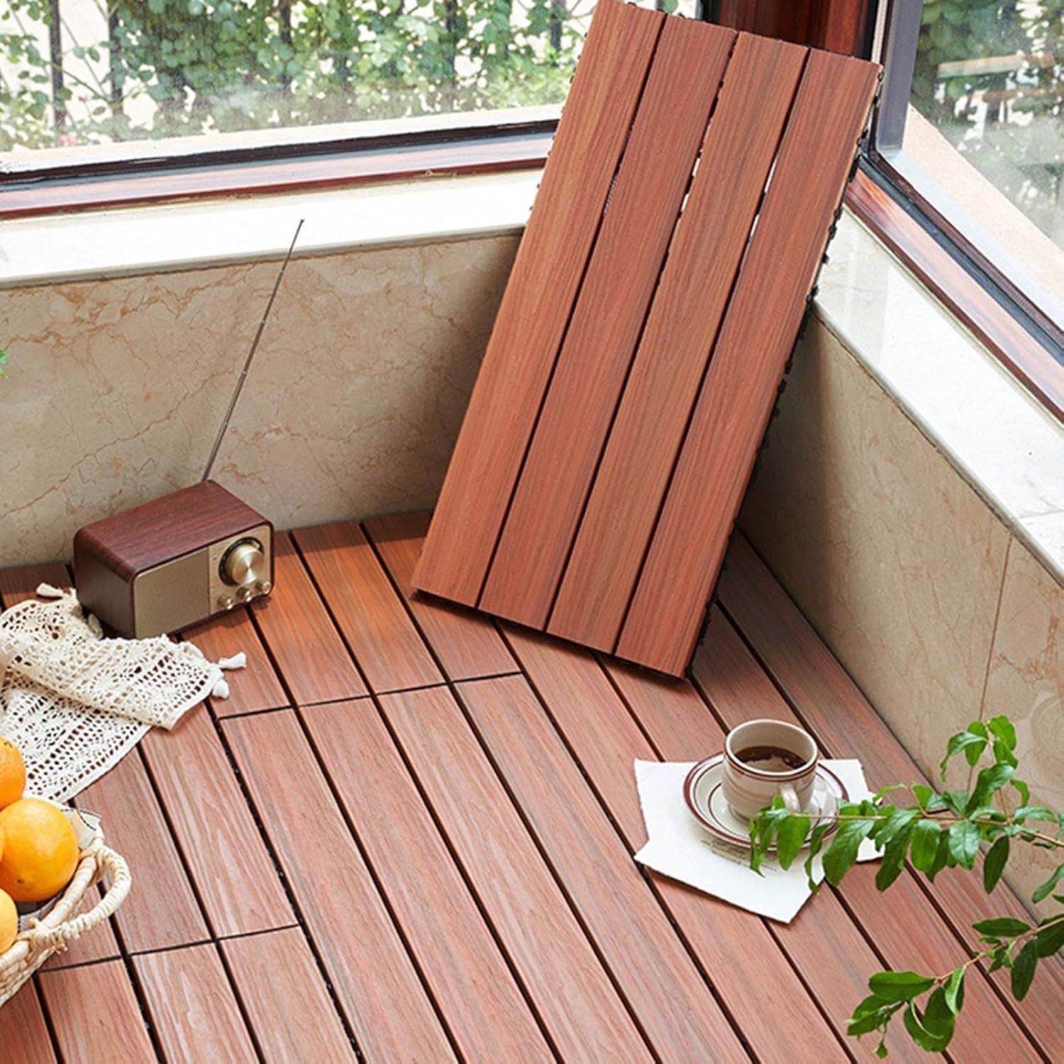 Piastrelle for pavimenti in composito for patio, piastrelle for pavimenti in legno di plastica ad incastro, facili da installare, for interni ed esterni(Mahogany Color)