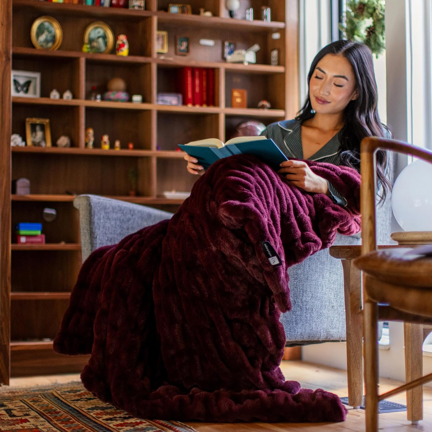 Minky Designs Berry Wine Minky Blanket – Ultra Soft Faux Fur Throw Blanket for Couch, Bed & Home – Fluffy, Warm & Luxurious – Chic Collection (X-Large, 60x84)