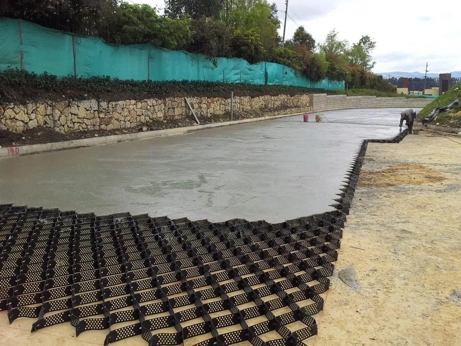 Sistema de pavimentación permeable de alto rendimiento para pasillos, rejillas de grava flexibles, estructura de panal para grava, grava de guisantes, arena, rejillas plegables (5 x 7 m)