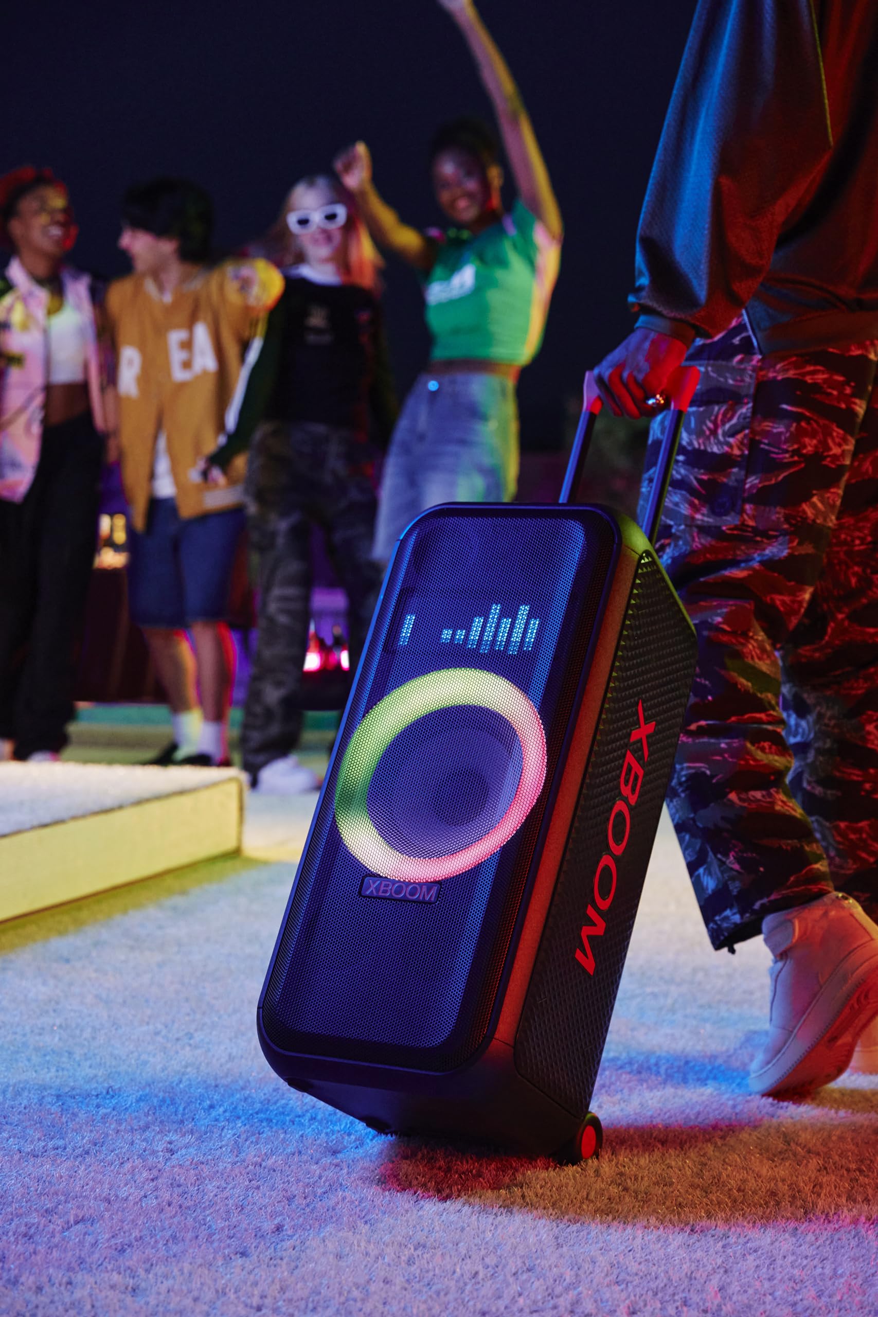 LG XBOOM XL7S Cassa Bluetooth 250W, Speaker Woofer 8'', Illuminazione Dinamica Personalizzabile, con Maniglia e Rotelle, Karaoke Professionale, Resistente agli Schizzi (IPX4), Autonomia 20 ore, Black