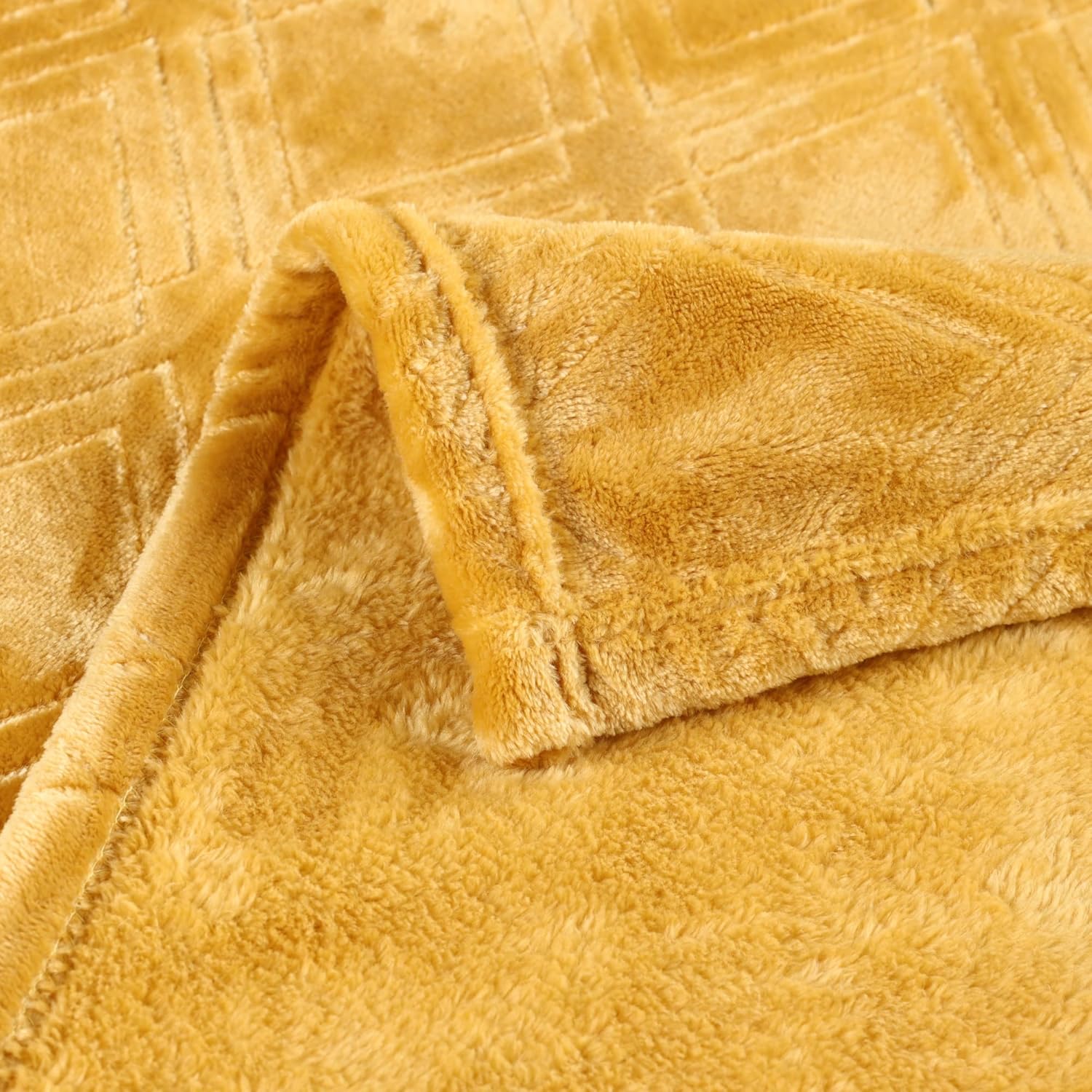Superior Alaska Collection Quilted Diamond Throw Blanket - Soft Plush Velvety Fleece Blanket for Couch, Bed and Living Room Decor - Cozy, Warm & Lightweight All-Season Cover, Throw XL Size, Gold