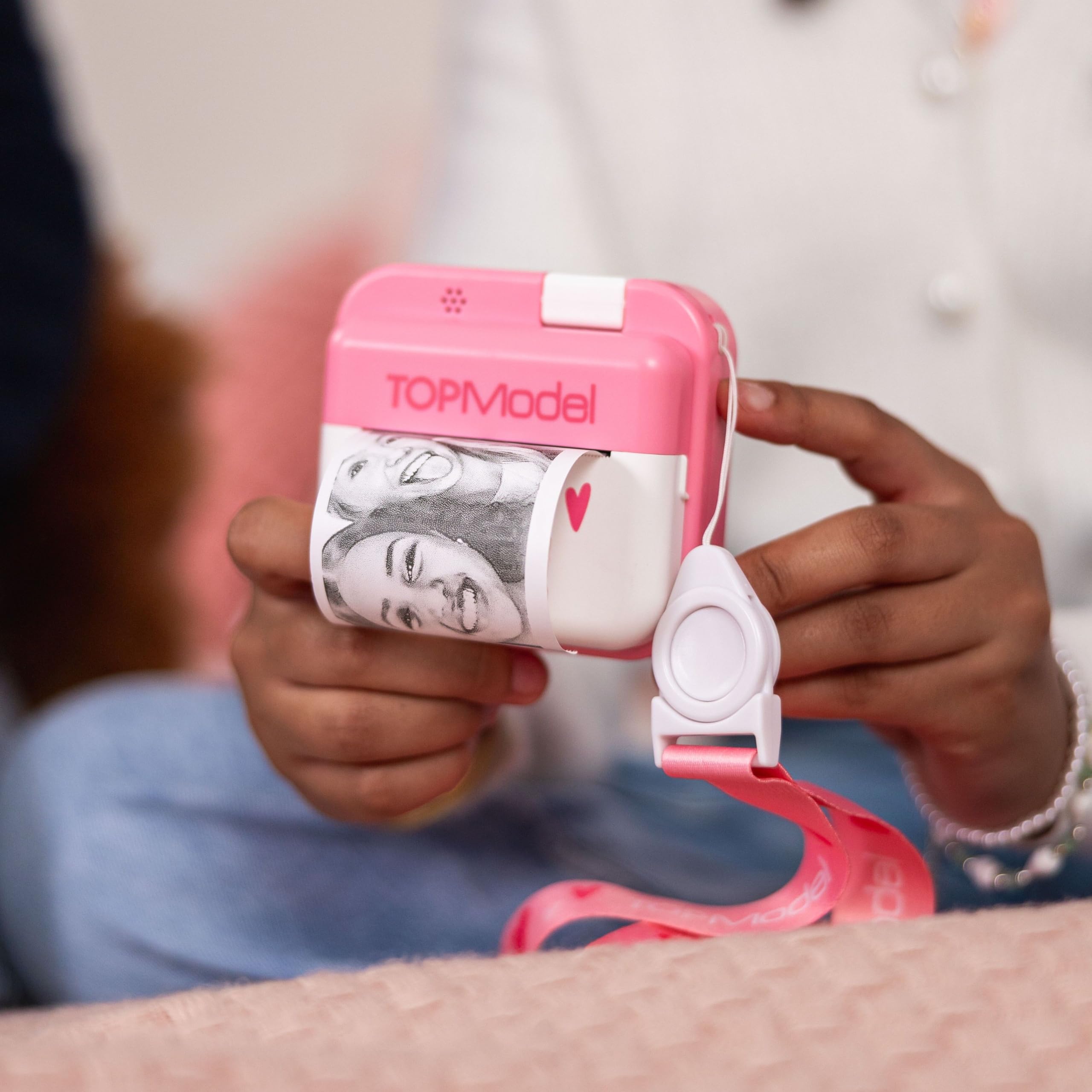 Depesche 13775 TOPModel: cámara para niños con opción de Selfies, en Rosa y Blanco, con Motivos de Modelos, cámara instantánea con función de vídeo y Juegos, Incluye Papel para Impresora