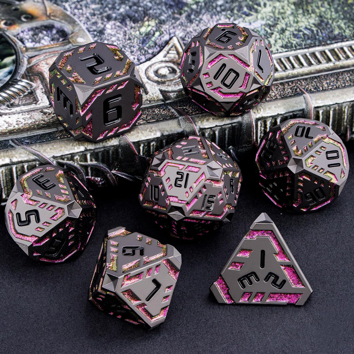 Set di 7 dadi fantascientifici in metallo poliedrici a strisce, per giochi di ruolo, Dungeons Dragons, con confezione regalo D6, D8, D10, D12, D20 (nero e viola)