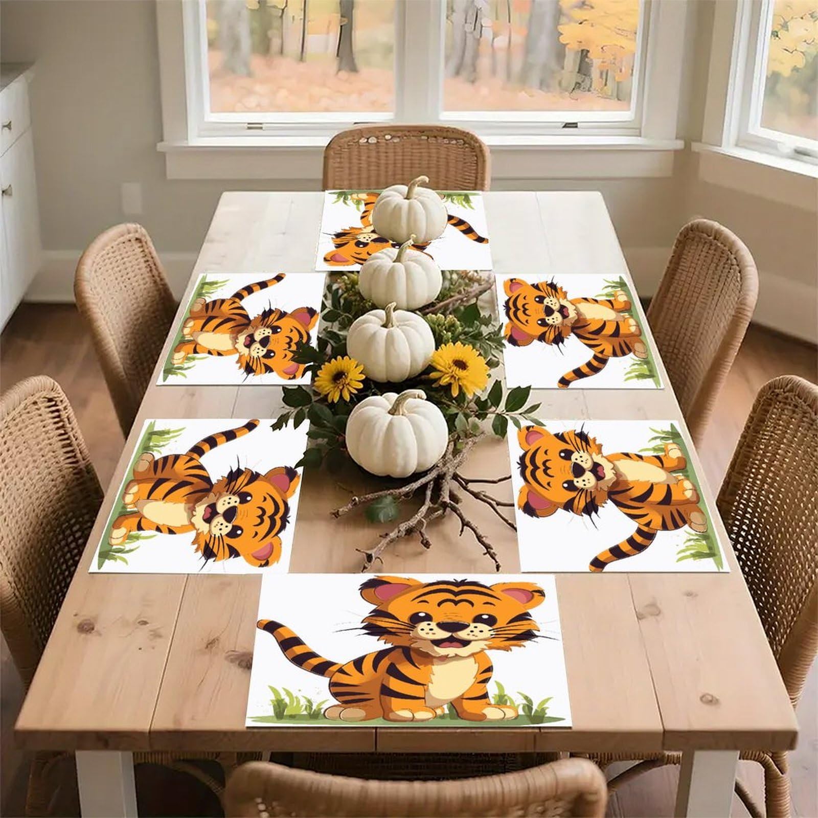 Spotted Tiger Placemats Wipeable Heat Resistant Table Mats Washable Flax Place Mats Elegant Cloth Non-Slip Placemat for Kitchen Dinning Party Table Decor 12 * 18 in