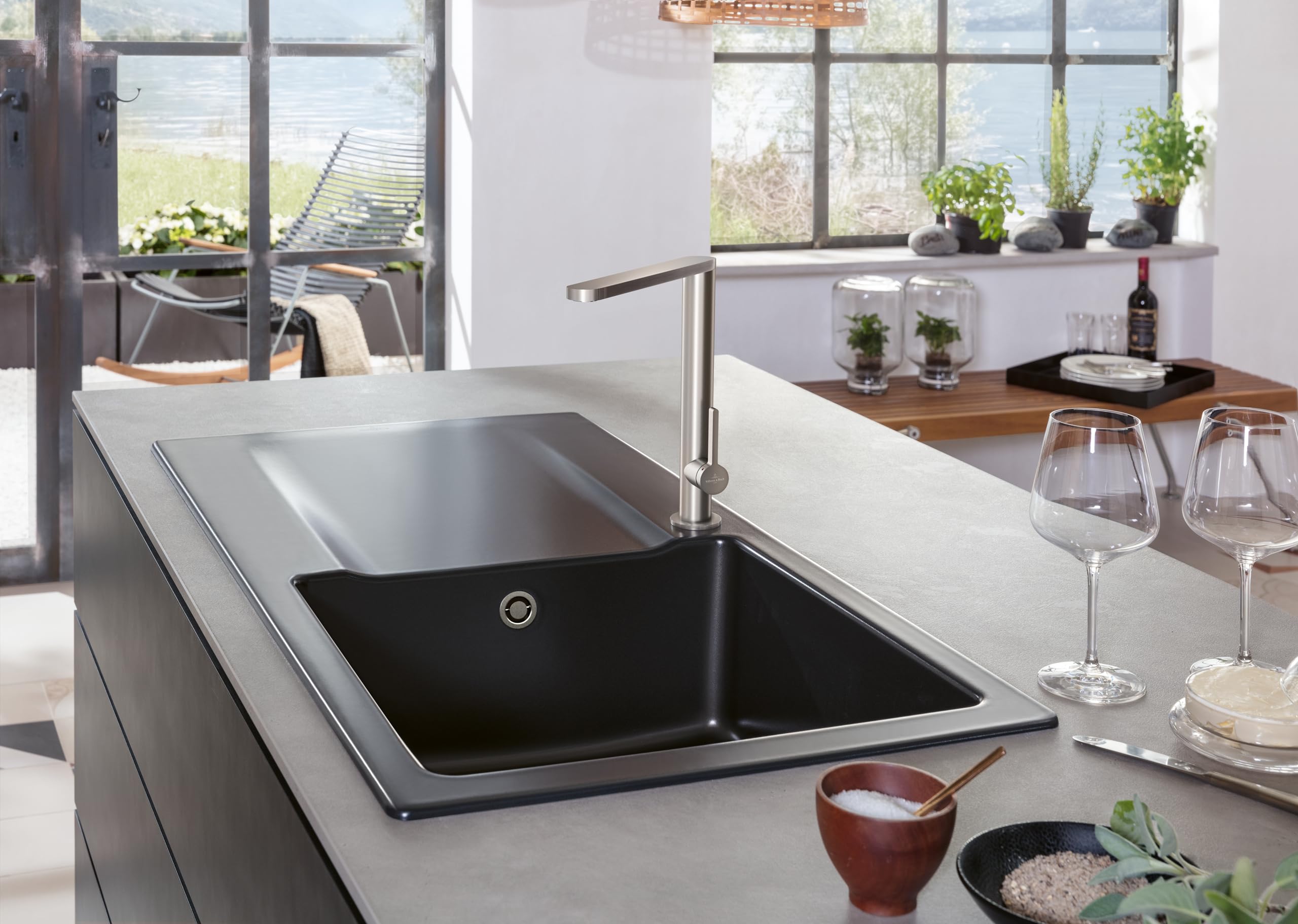 Villeroy & Boch Finera Küchenarmatur, Höhe 251 mm – Edelstahl massiv | Hochdruck, wassersparend, Keramikkartusche, 360° Schwenkbereich, 927000LC