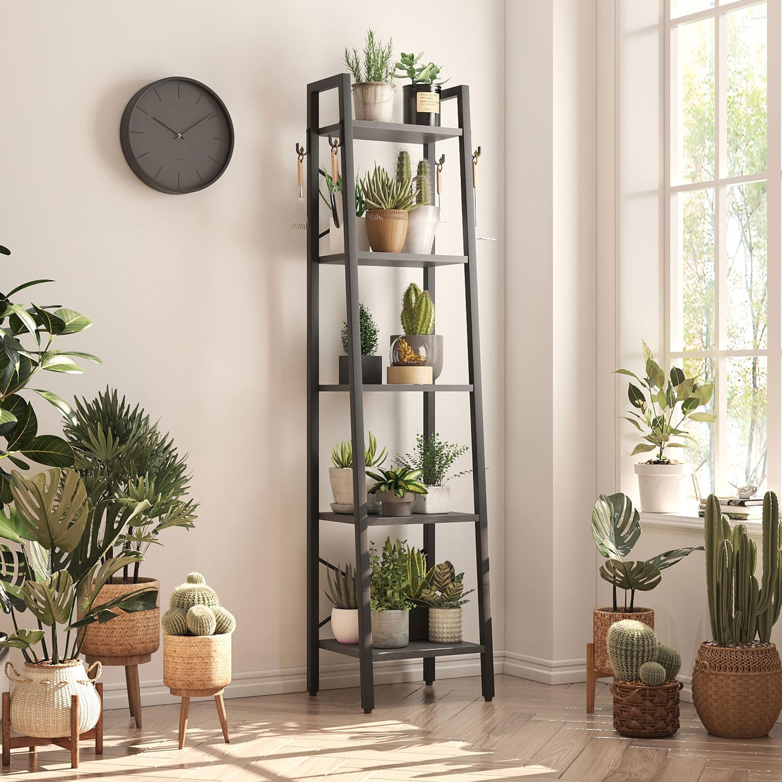 YMYNY 160CM Scaffale a Scala con 4 Ganci, Libreria a 5 Ripiani, Scaffale Portaoggetti, per Soggiorno Camera da Letto Cucina Studio, Stile Industriale, Struttura in Metallo, Nero HBC025B