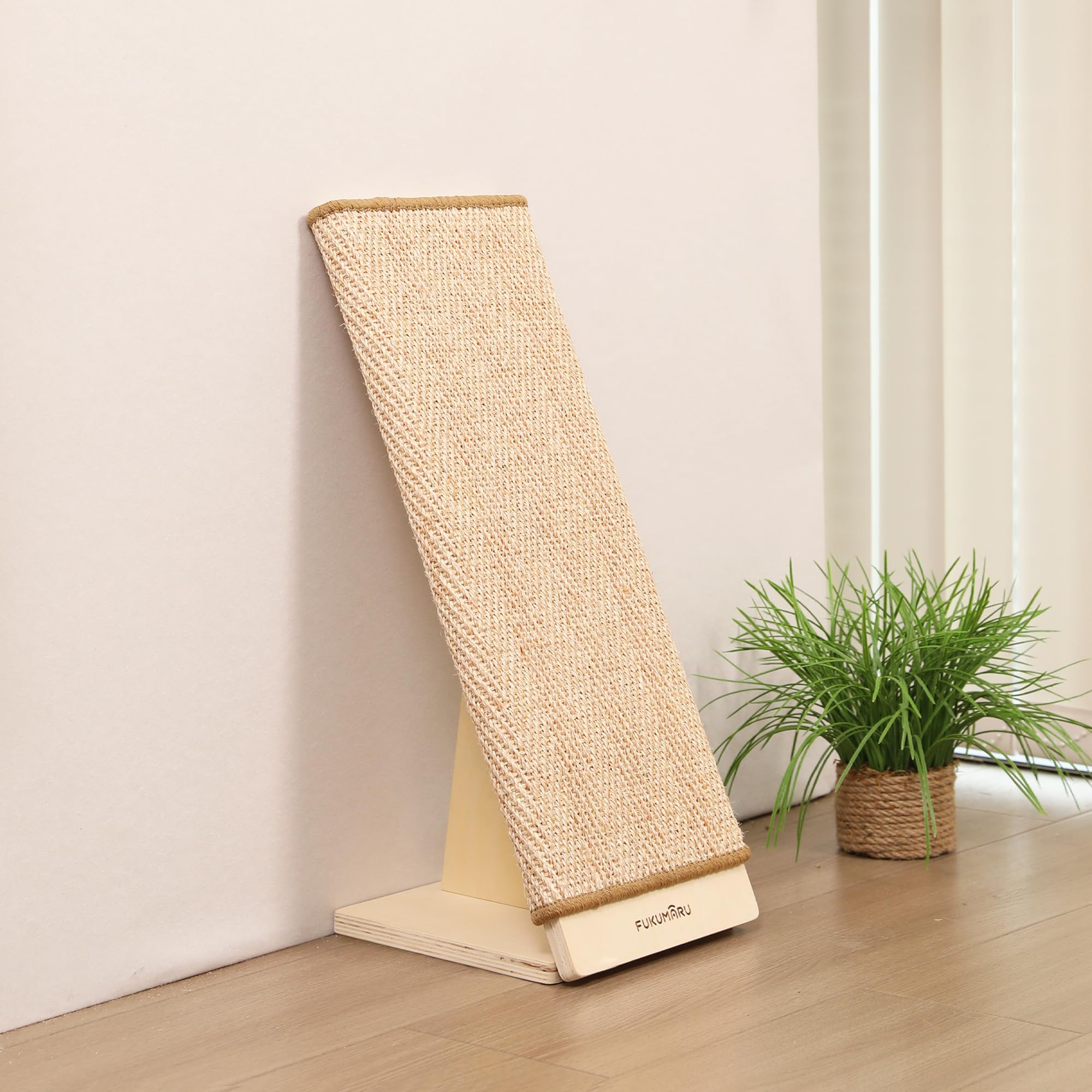 FUKUMARU Griffoir pour Chat, 60 cm en Sisal Naturel avec Rampe, Tapis Griffoir Interchangeable, Cadre en Bois Robuste en Forme de L, Protection des Meubles