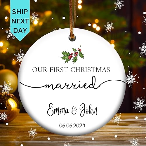 Miniatura 5 de Adorno personalizado para la primera Navidad casada 2025 Regalos personalizados para boda, compromiso o primer adorno de Navidad Elegante recuerdo