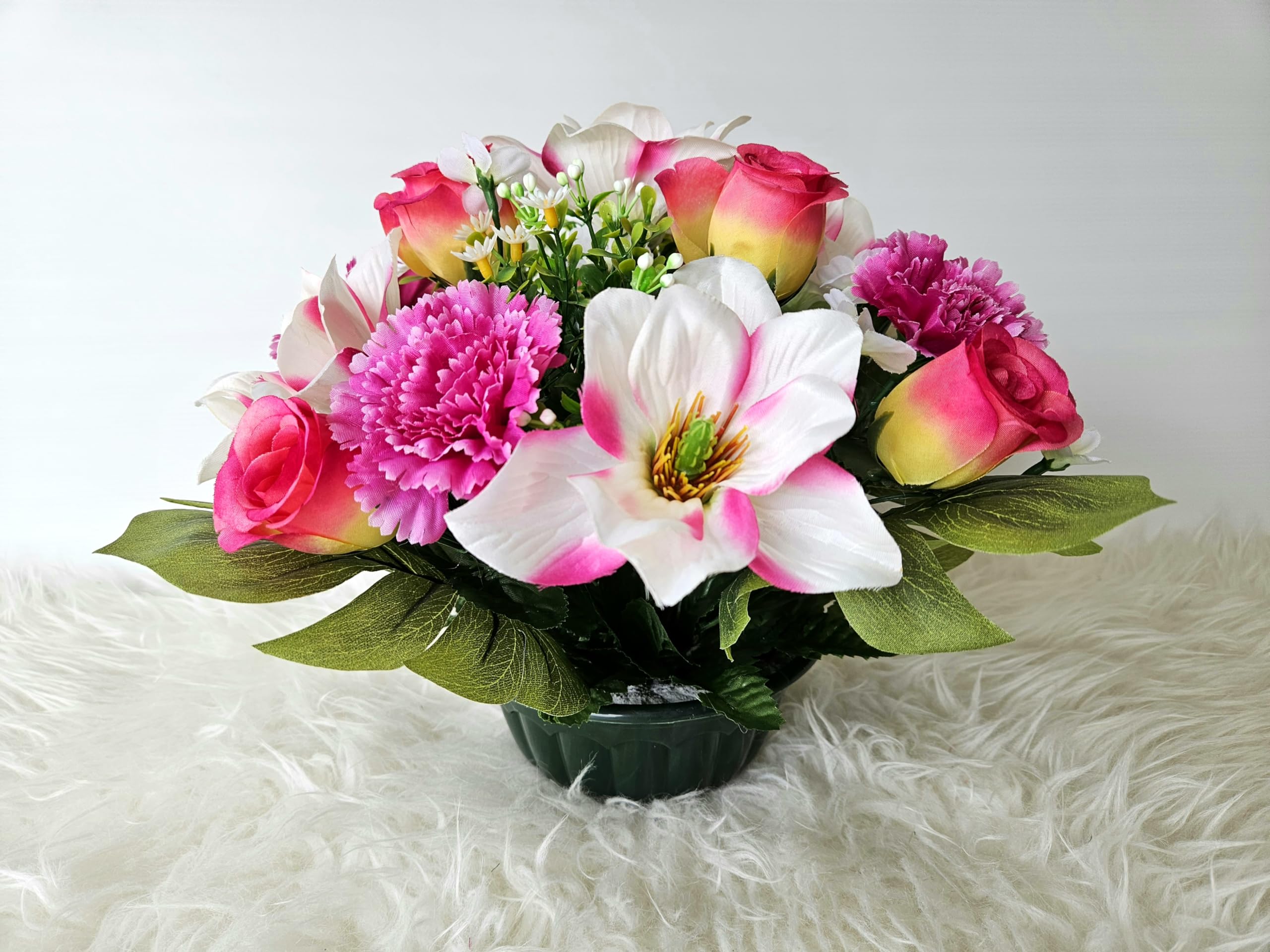 Composition de Fleurs Artificielles, Lesté Ciment pour Une Très Bonne Tenue à L' extérieur. Réalisé par Nos Soins, Fleurs de Qualité.