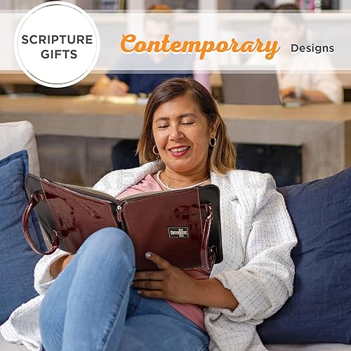 Miniatura 9 de Christian Art Gifts Funda para Biblia para mujer, estilo monedero, piel sintética de cocodrilo burdeos, talla M