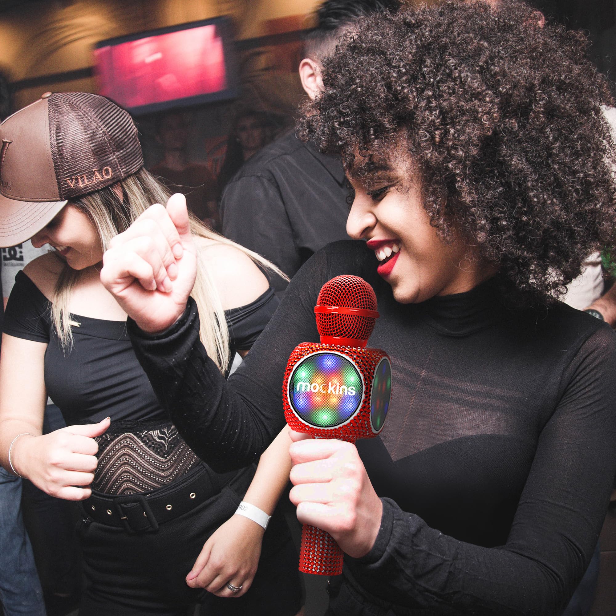 Mockins Micrófono de karaoke rojo brillante para niños, micrófono inalámbrico para karaoke con altavoz, cambiador de voz y luces LED coloridas, micrófono portátil para niños