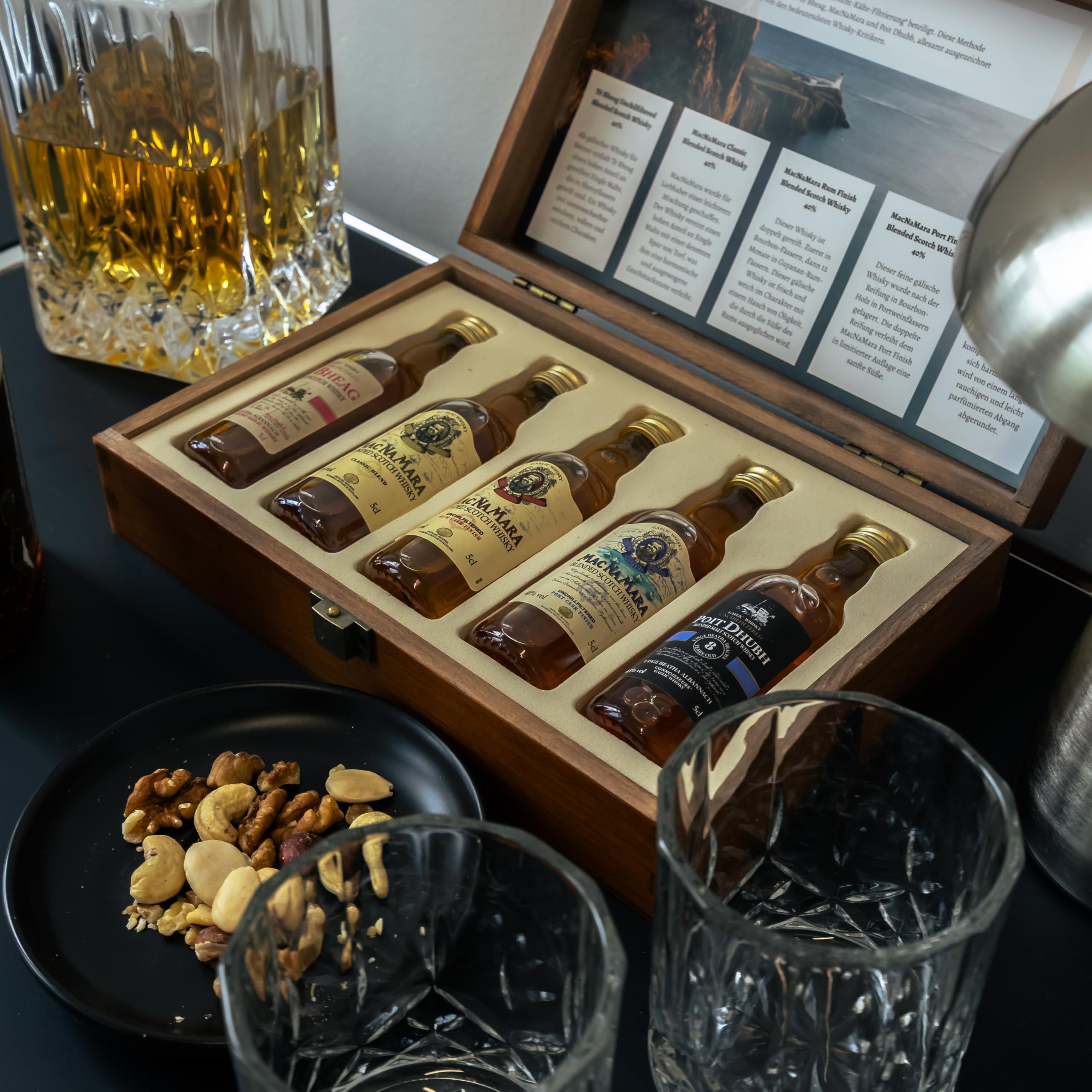 The Wine Guys Pràban na Linne Whisky Probier- & Geschenkset – 5 x 50 ml Miniaturen in Holzkiste, Té Bheag, MacNaMara, Rum Finish, Port Finish, Poit Dhubh 8