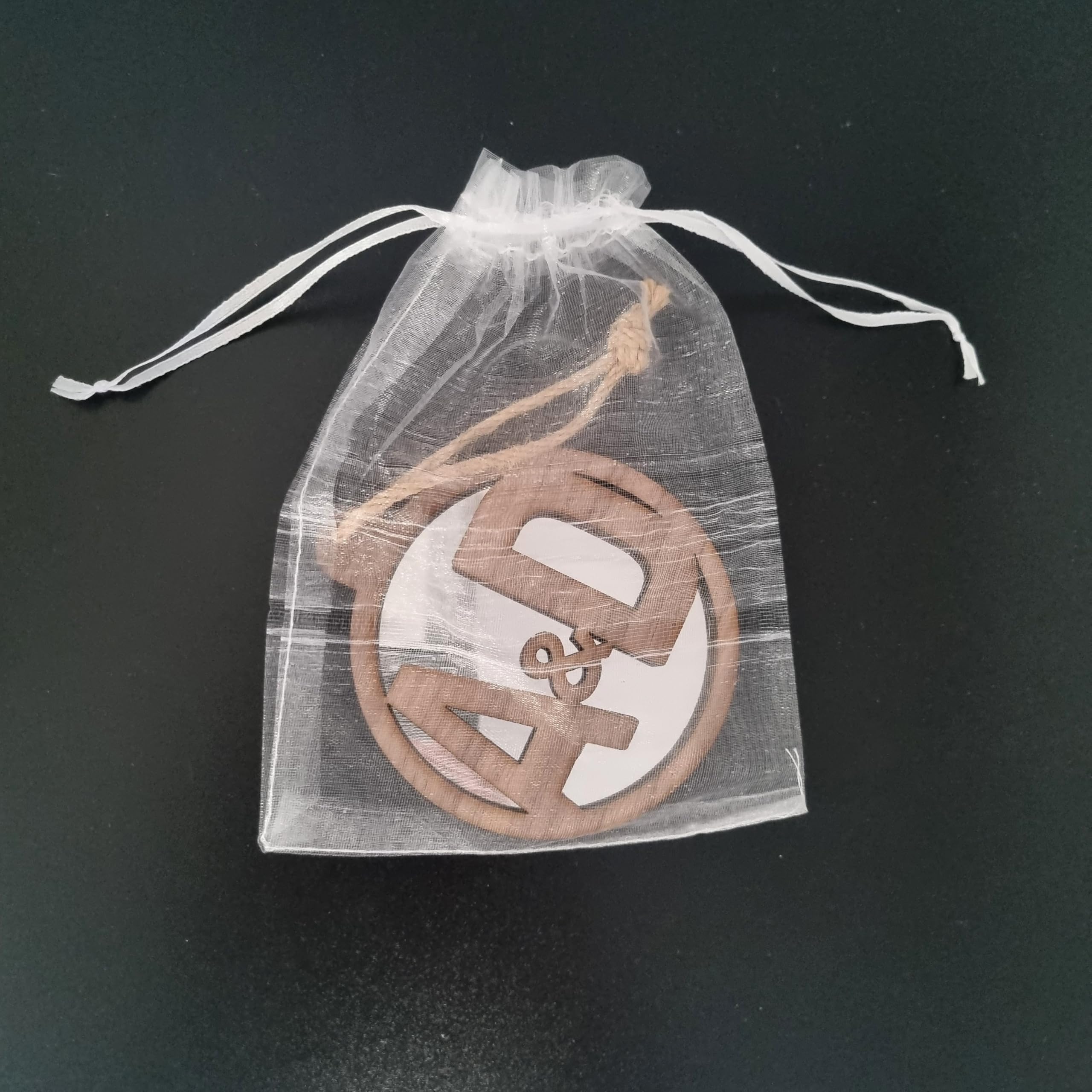 Christbaumschmuck aus Holz und Silber, rund, 10 cm