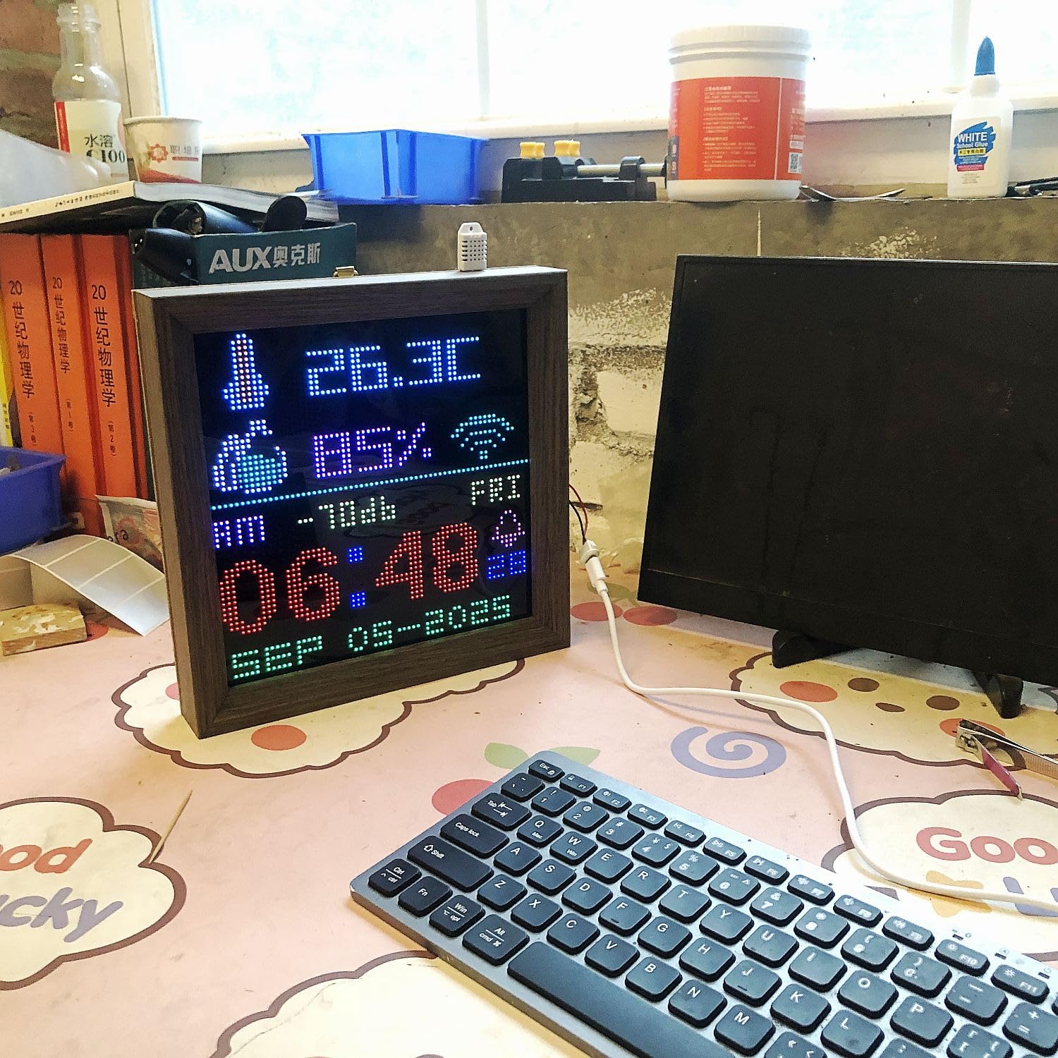 Reloj despertador digital NTP con pantalla LED, pantalla de temperatura y humedad, reloj de pared