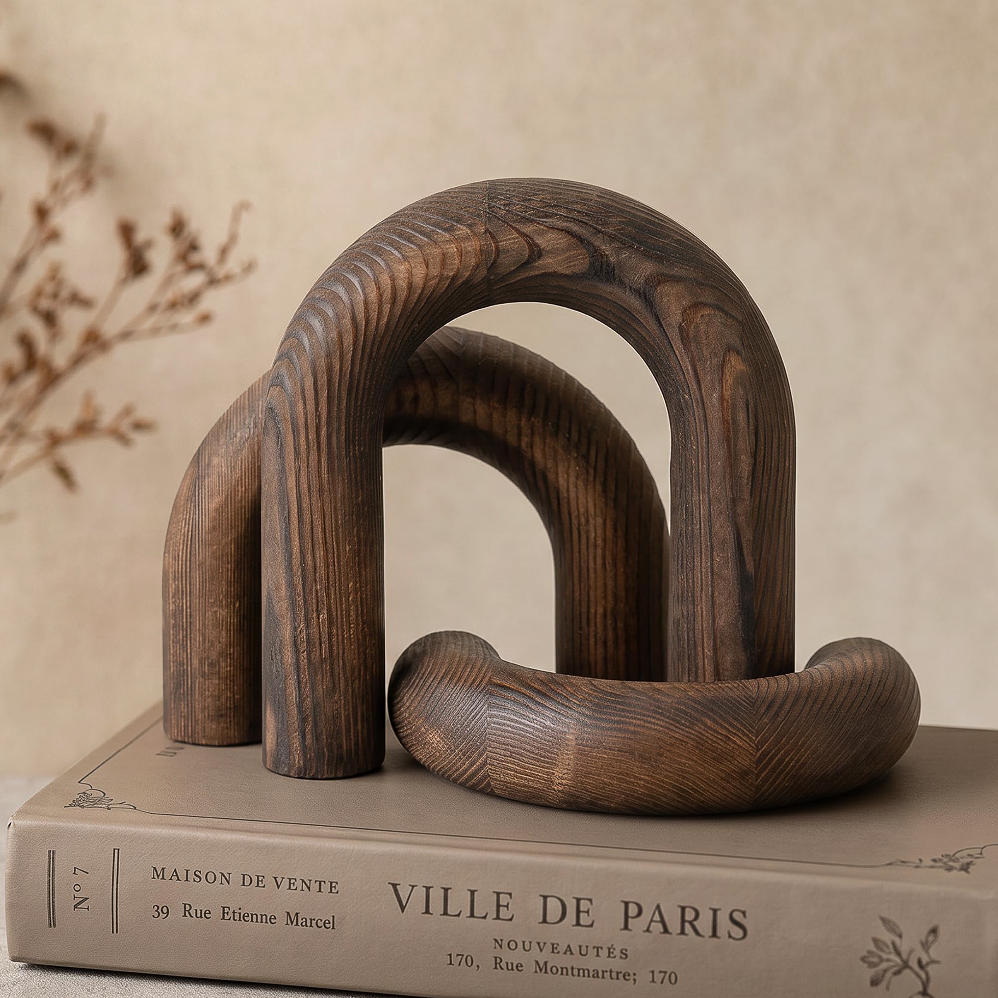 Statues en bois design pour décorer une table basse ou un bureau