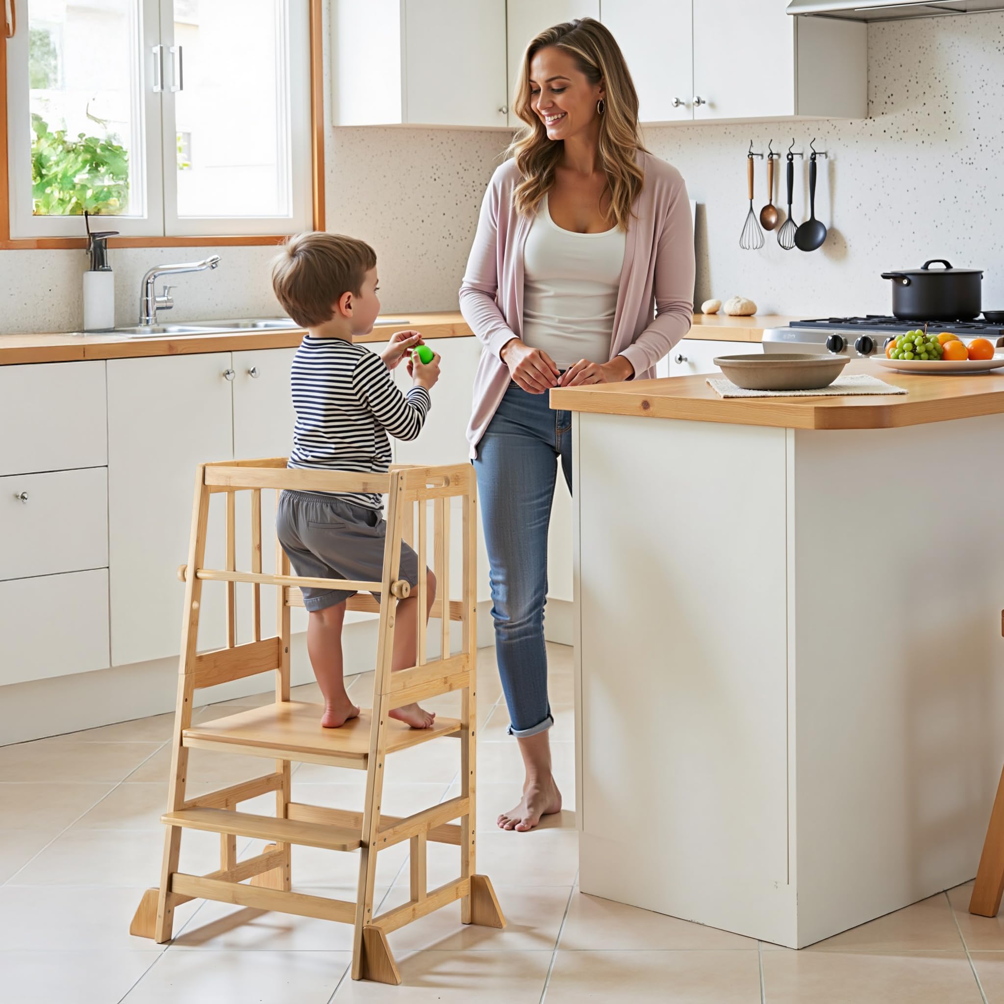 Wiltec Kinderstuhl Lernturm 57 x 46 x 90 cm aus Bambus, Lernstuhl für Kinder mit Geländer, Stehturm mit Schutzstab