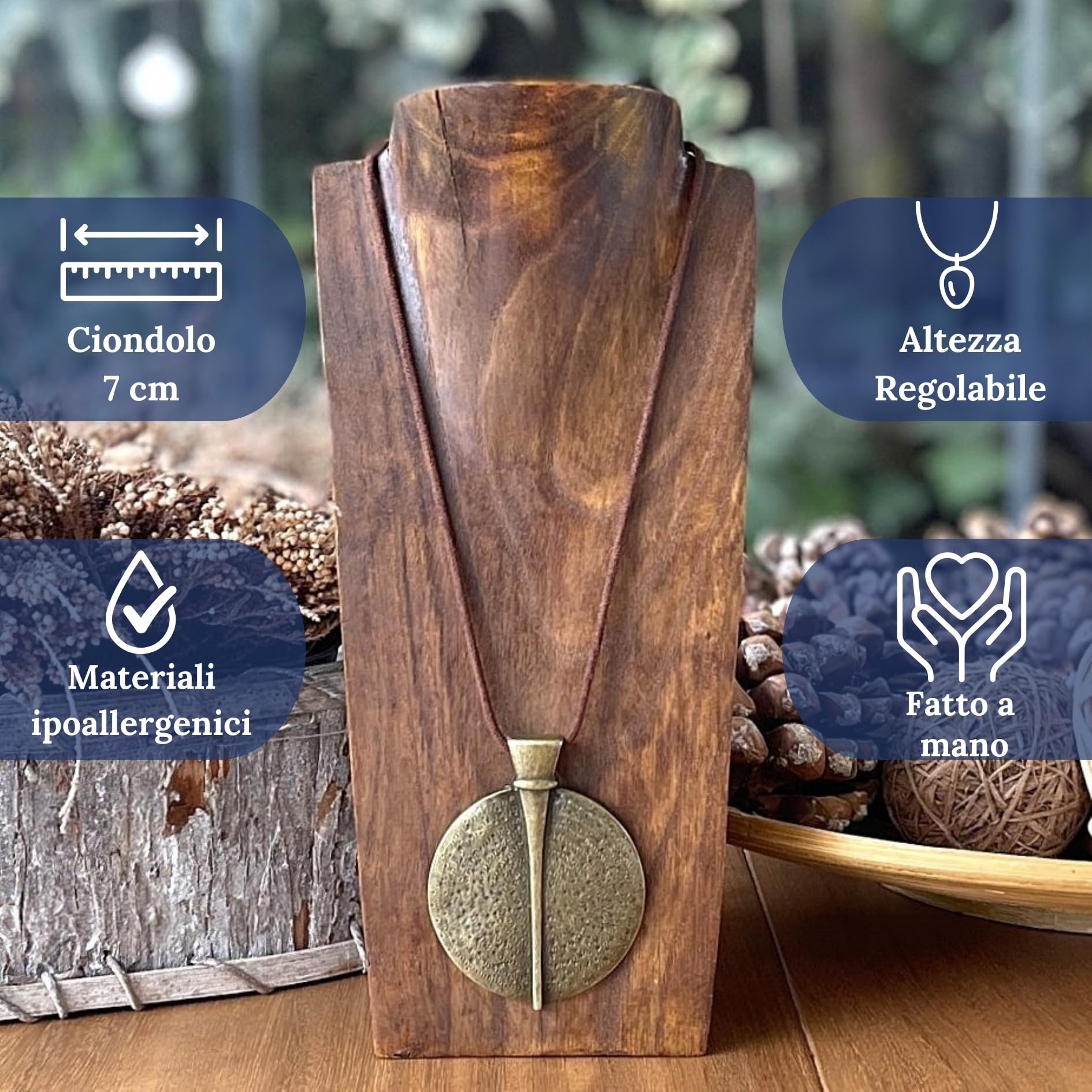 ASTER ALHELÍ Collana Donna Etnica Grande con Medaglione Finitura Bronzo e Cordino in Camoscio Marrone – Collana Lunga Regolabile Stile Boho – Gioielleria Artigianale Idea Regalo (Bronzo)
