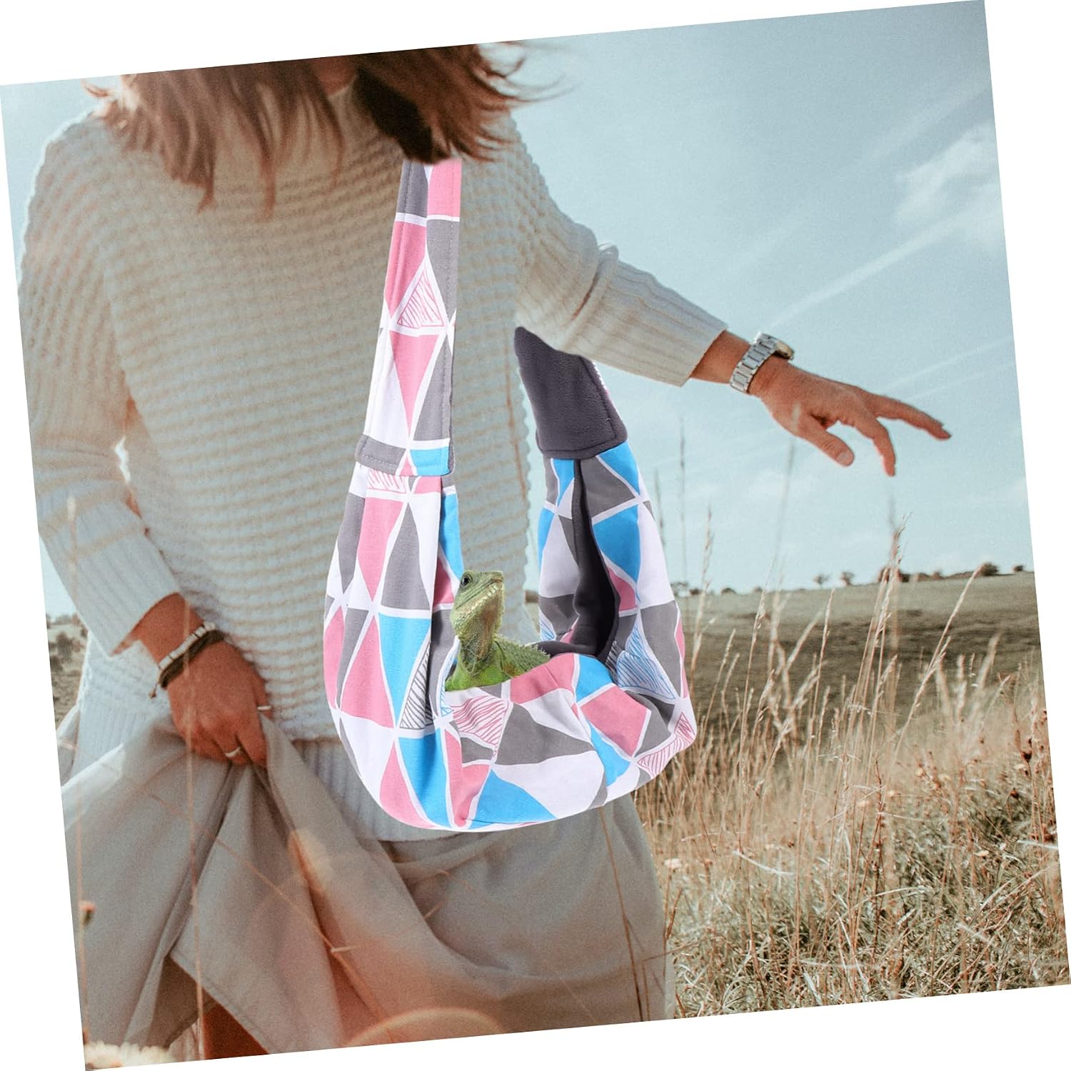 INOOMP 1pc Adjustable Reptile Carrier Bag Colorful Triangle Sling for Small Animals for Bearded Dragons Lizards Comfortable Shoulder Strap for Outdoor Travel
