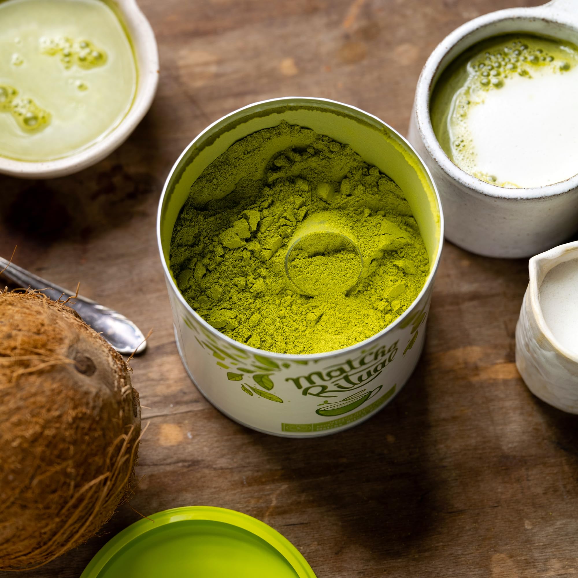 Matcha Ritual - Latte au thé vert Matcha enrichi en lait de coco, agropyre et herbe d’orge - Matcha de qualité supérieure pour la cérémonie du thé japonaise - 210 g de poudre