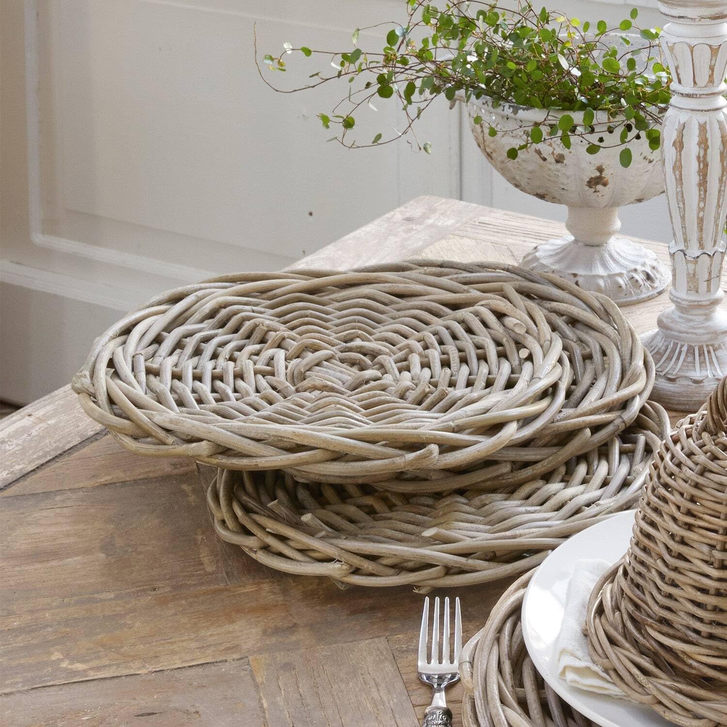 LOBERON Platzteller 2er Set Bland, handgeflochten, zeitloses Design, mediterranes Flair, Platzset, Tischdekoration, Tischaccessoires, Rattan, braun