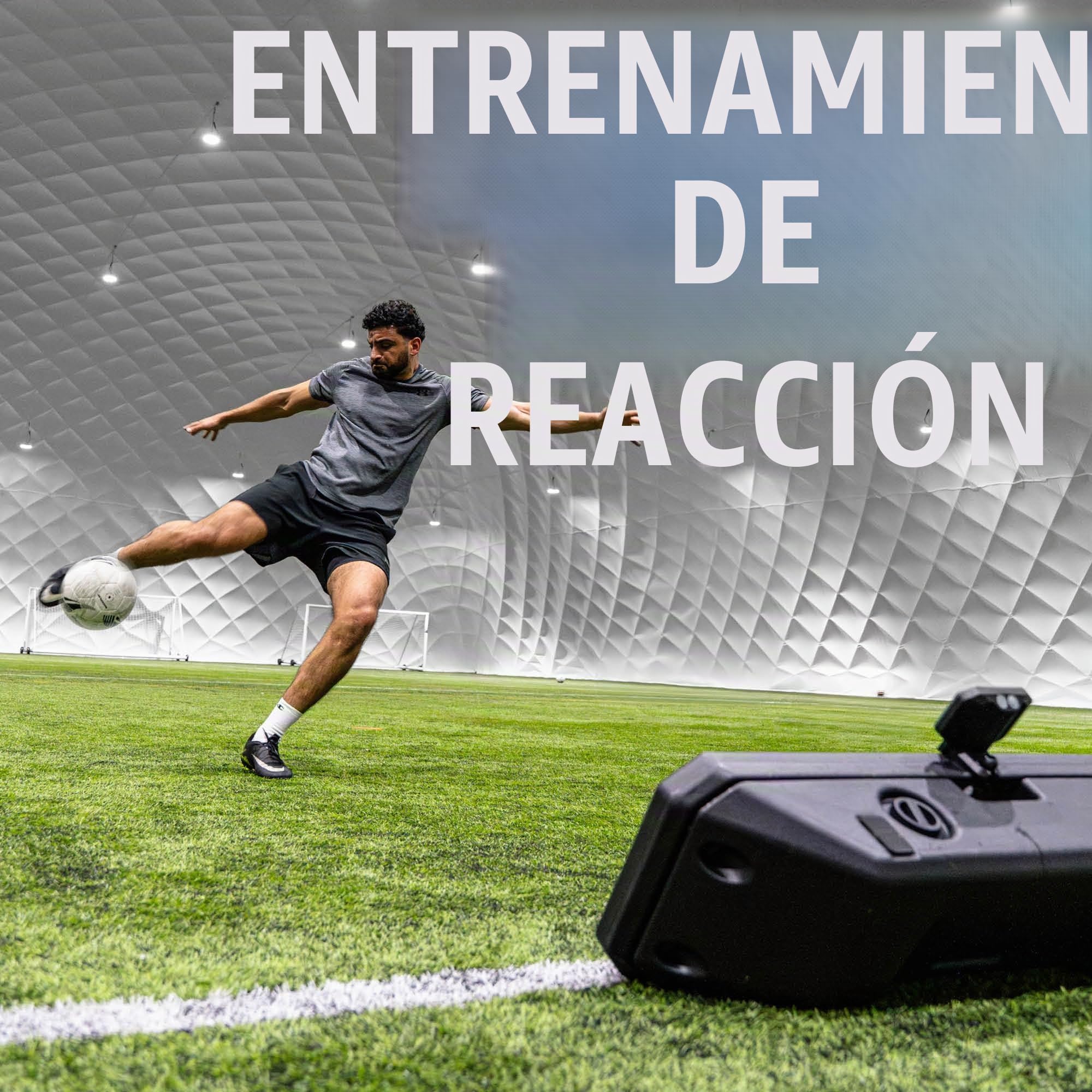 RXTR PRO Coach - Sistema de entrenamiento de fútbol, luz de reacción inteligente y tabla de rebote de fútbol con puntuación en tiempo real, 17 ejercicios preprogramados, entrenamiento sin aplicaciones