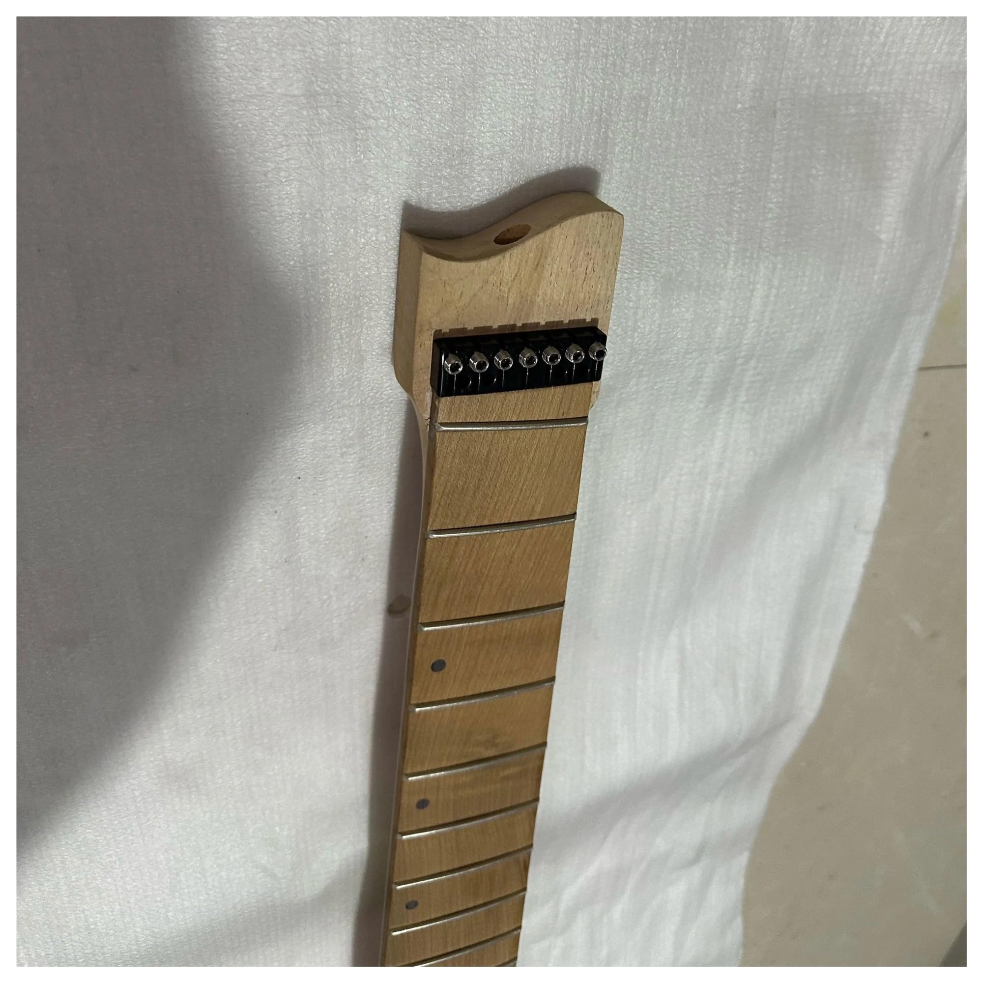 Kit de guitare électrique sans tête à 7 cordes, corps et manche en acajou, manche en érable rôti, touche en érable avec pont et écrou supérieur