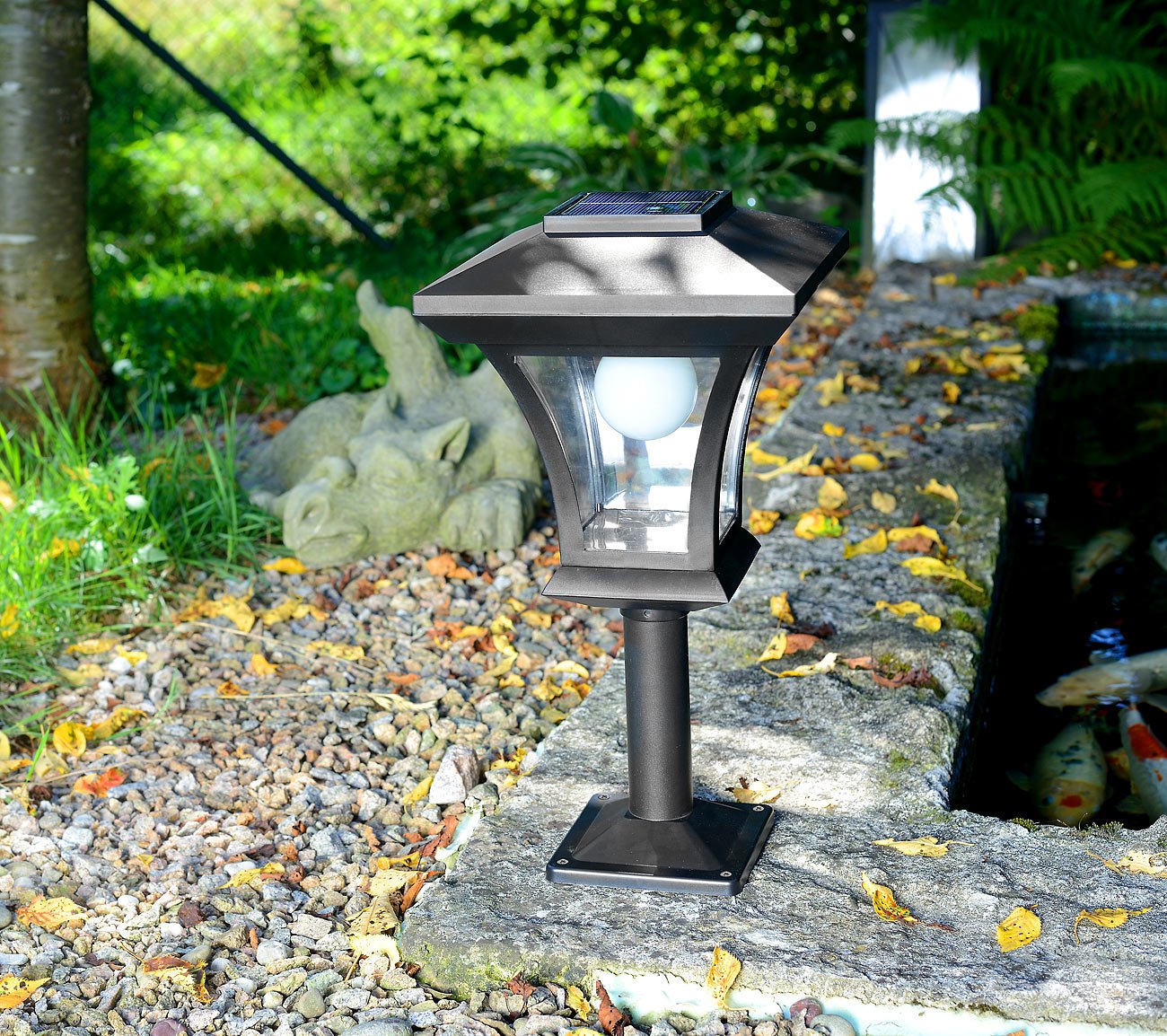 Lunartec Solar Mauerleuchte: 2er-Set Solar-LED-Standleuchten im Laternen-Design, 45 lm, 0,3 Watt (LED-Laterne Garten, Sockel-Laterne, Lampe)