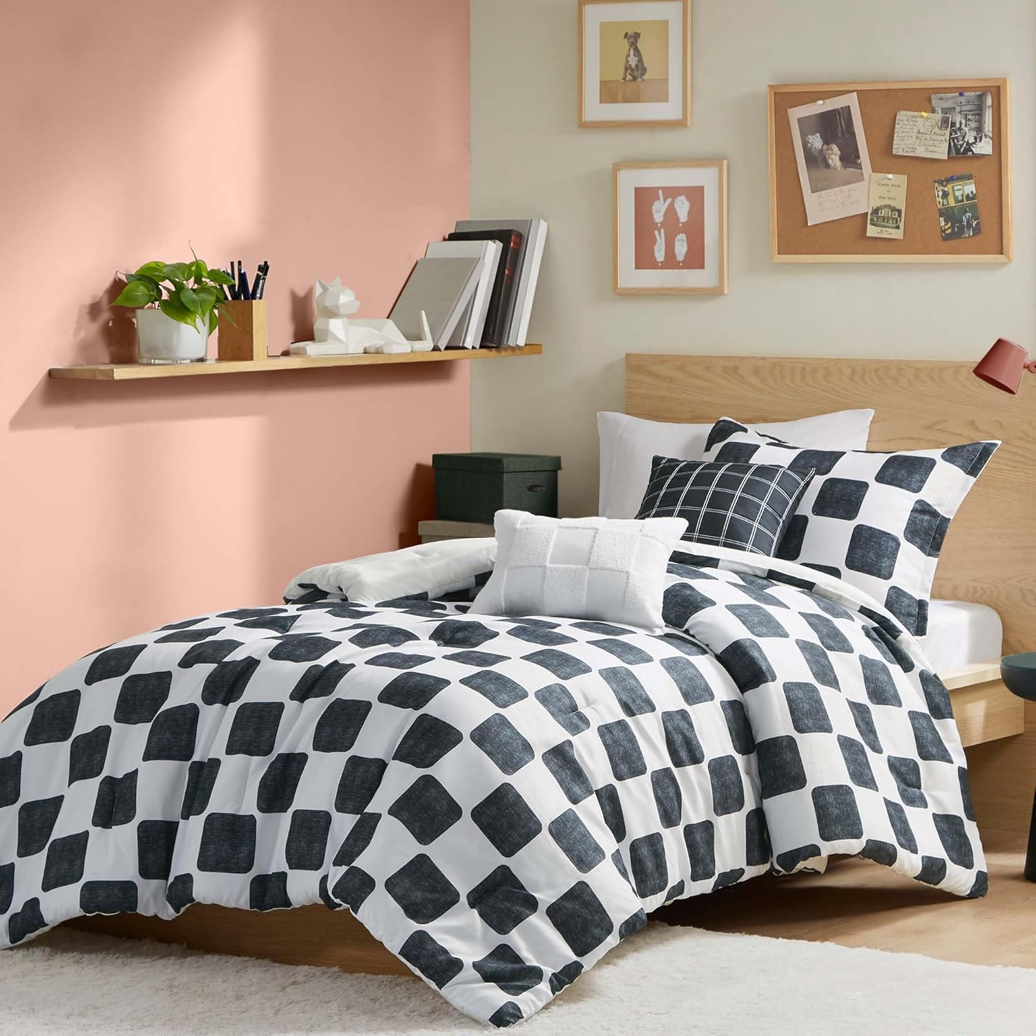 Intelligent Design Comforter Set Chic Black & White Checkered Print, Modern Lightweight All Season Bed Set, Sham, Décor Pillows, Miley, Twin/Twin XL, Black/White 4 Piece