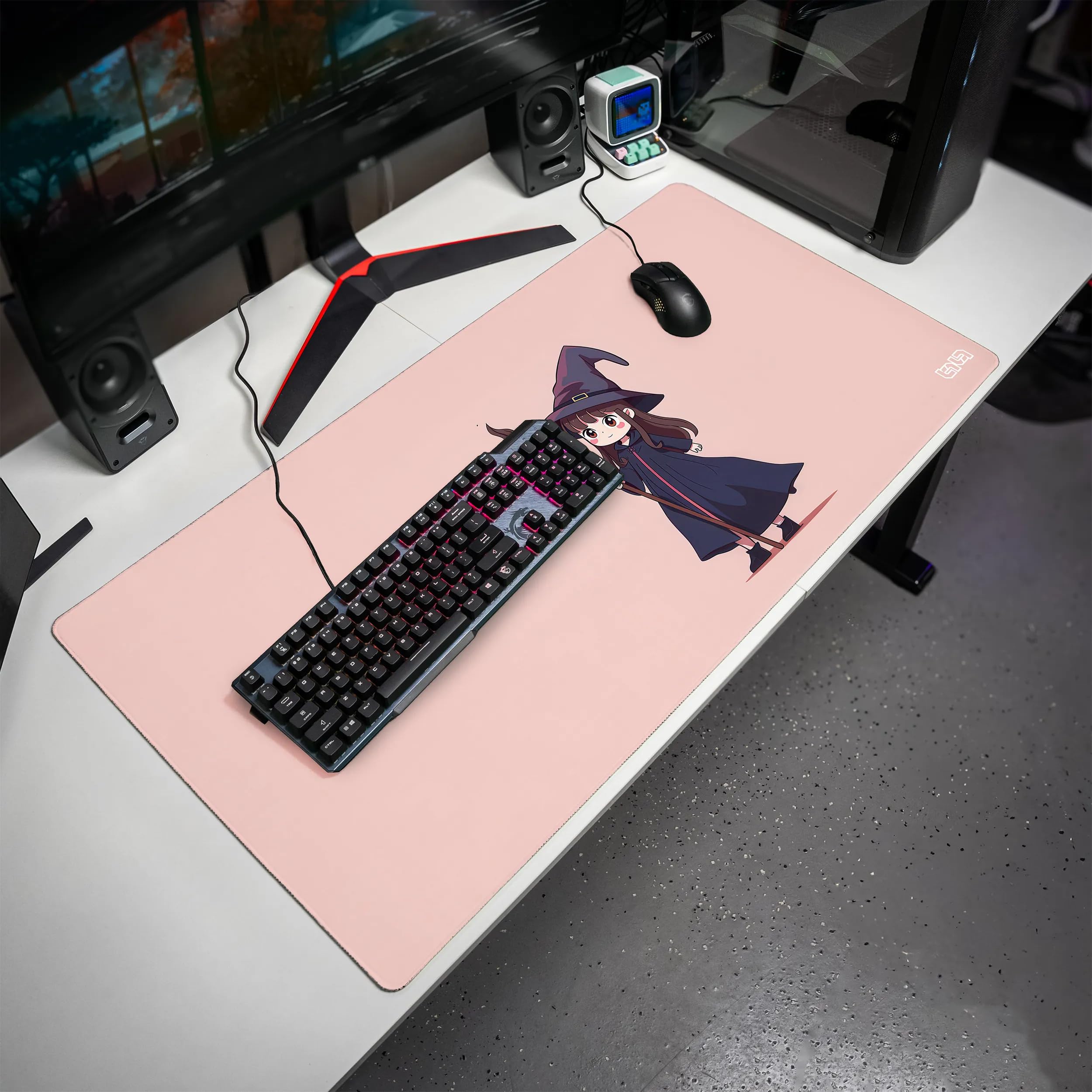 Tilt Podkładka na Biurko 100x50 cm | Antypoślizgowa Duża Podkładka pod Mysz oraz do Akcesoriów Komputerowych i Biurowych | Wodoodporna Mata na Biurko XXL (Chibi Magician)