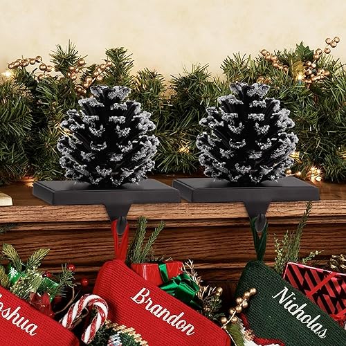 Miniatura 3 de Soporte para calcetines de Navidad con cono de pino con copo de nieve, mantel de metal marrón 3D para decoración de chimenea de Navidad, suministros