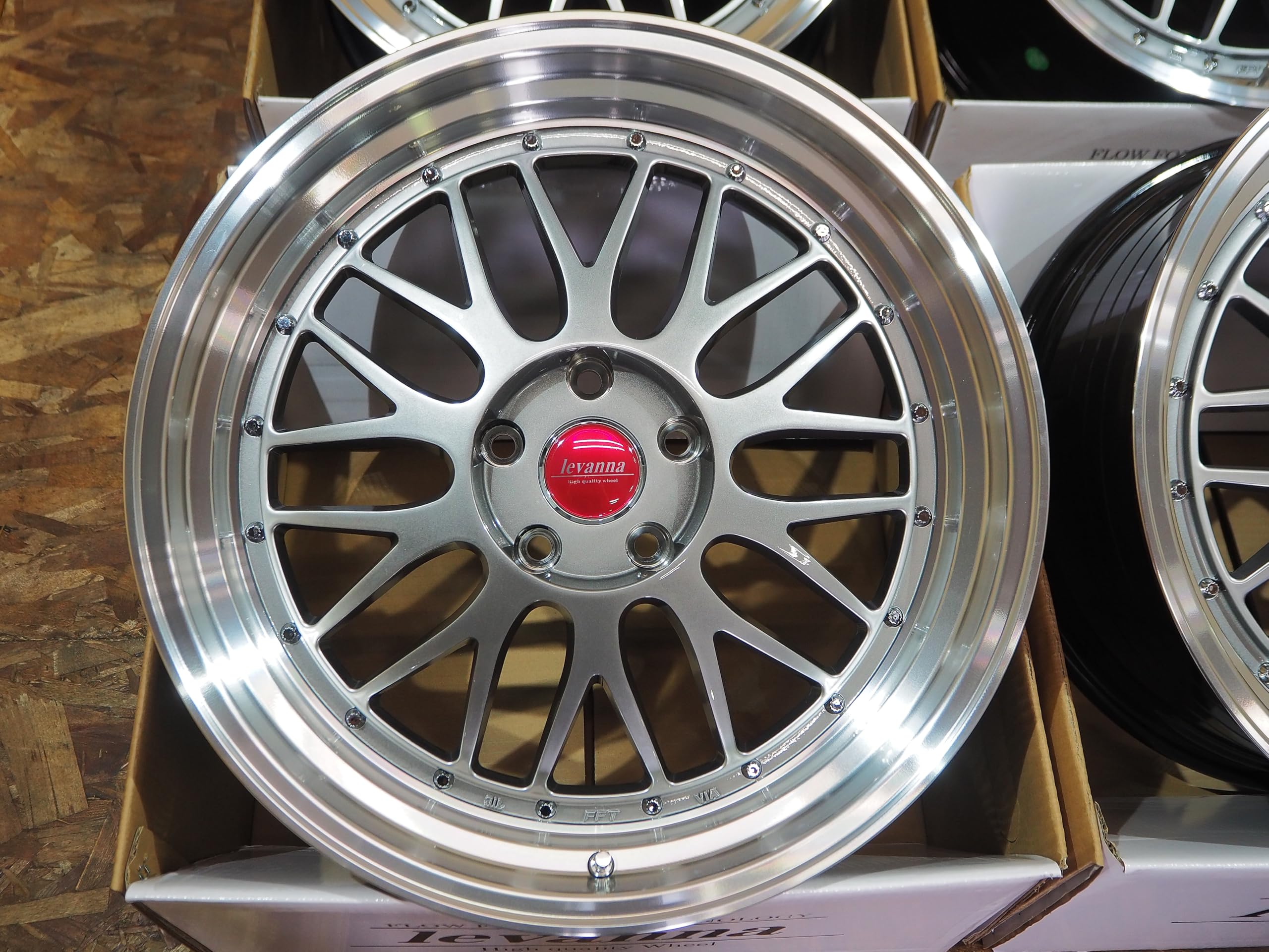 Amazon | levanna V10-EX FFT 前後違い 19インチ 8.5J+42/9.5J+40