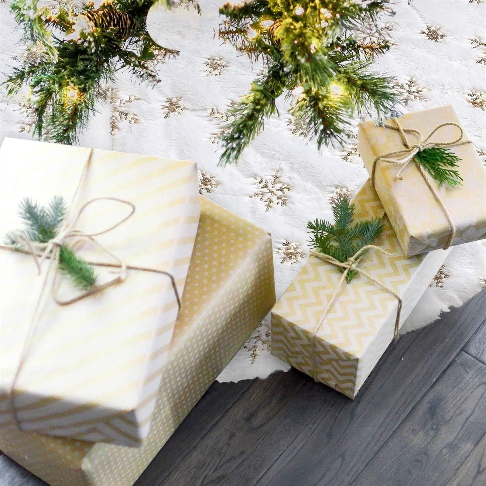Tapis de Sapin de Noel Jupe d'arbre De Noël en Fausse Fourrure 48 Pouces, Blanche Enneigée pour Décorations Réutilisables Couvre-Pied d'arbre
