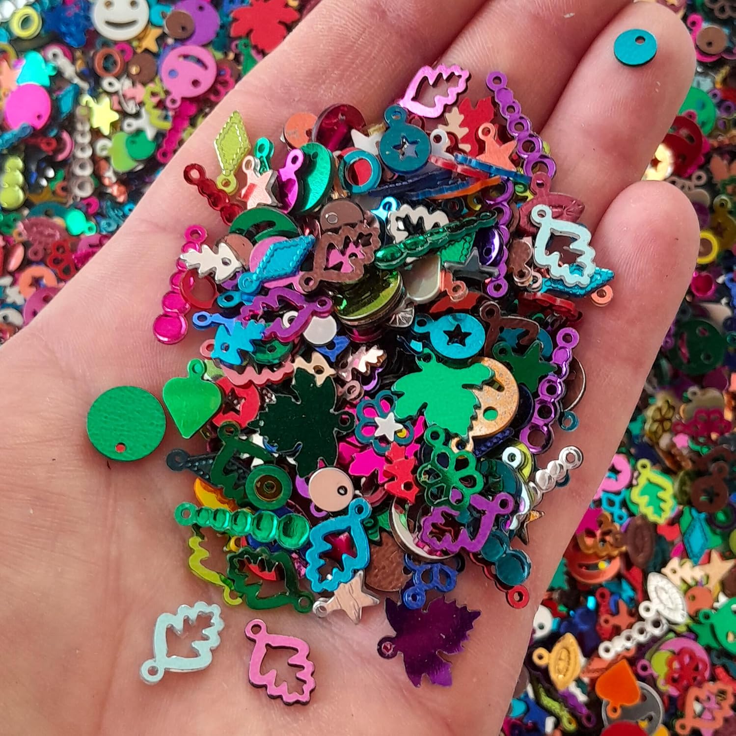1000 Pieces Flat Assortment Different Shapes Acrylic Sequins, Bulk Loose Assorted Multicolor Acrylic Sequins for Craft DIY Sewing Decorations Arts
