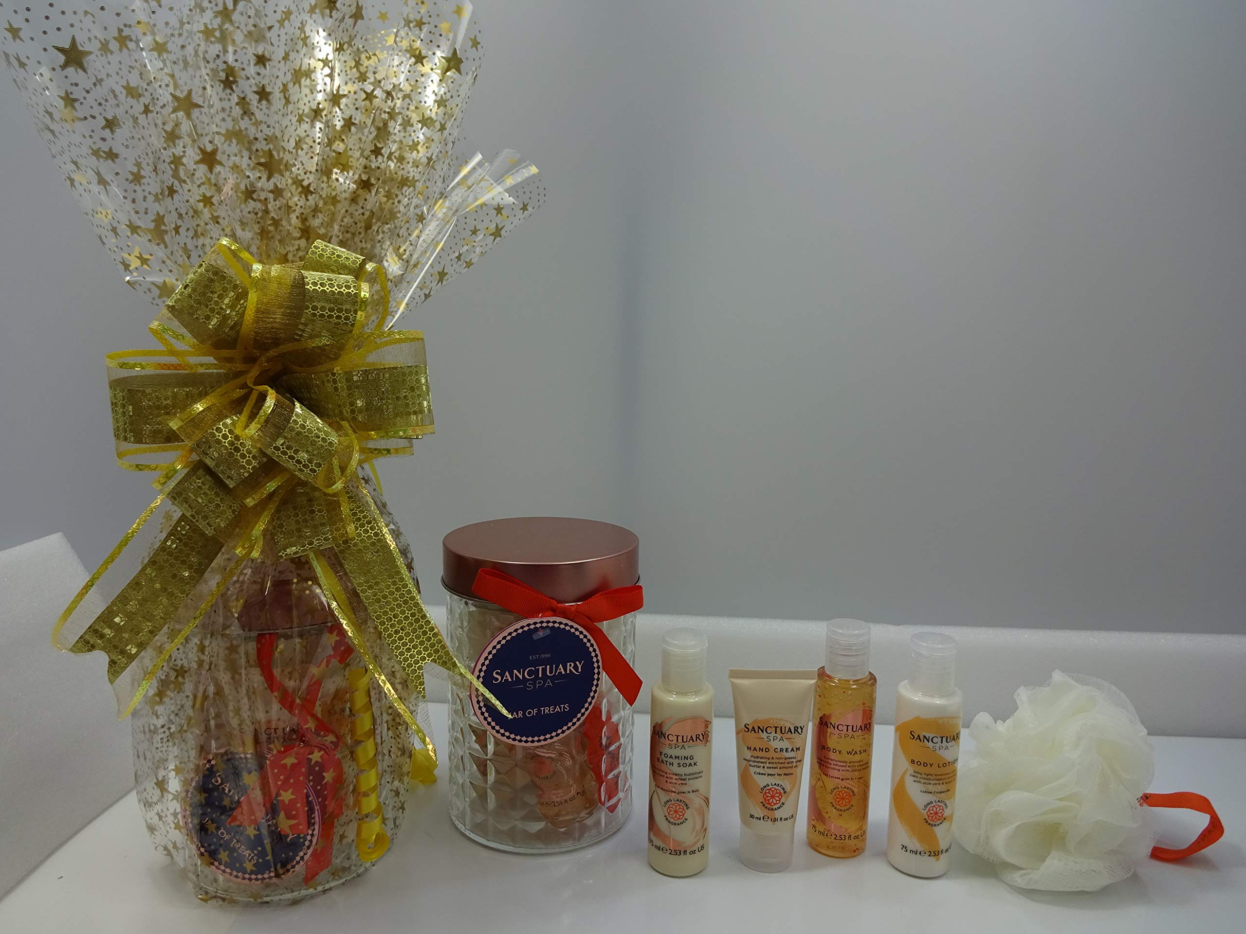 Sanctuary Spa zestaw upominkowy hamper, płyn do mycia ciała, balsam do ciała, formujący kąpiel, krem do rąk, zestaw upominkowy dla kobiet