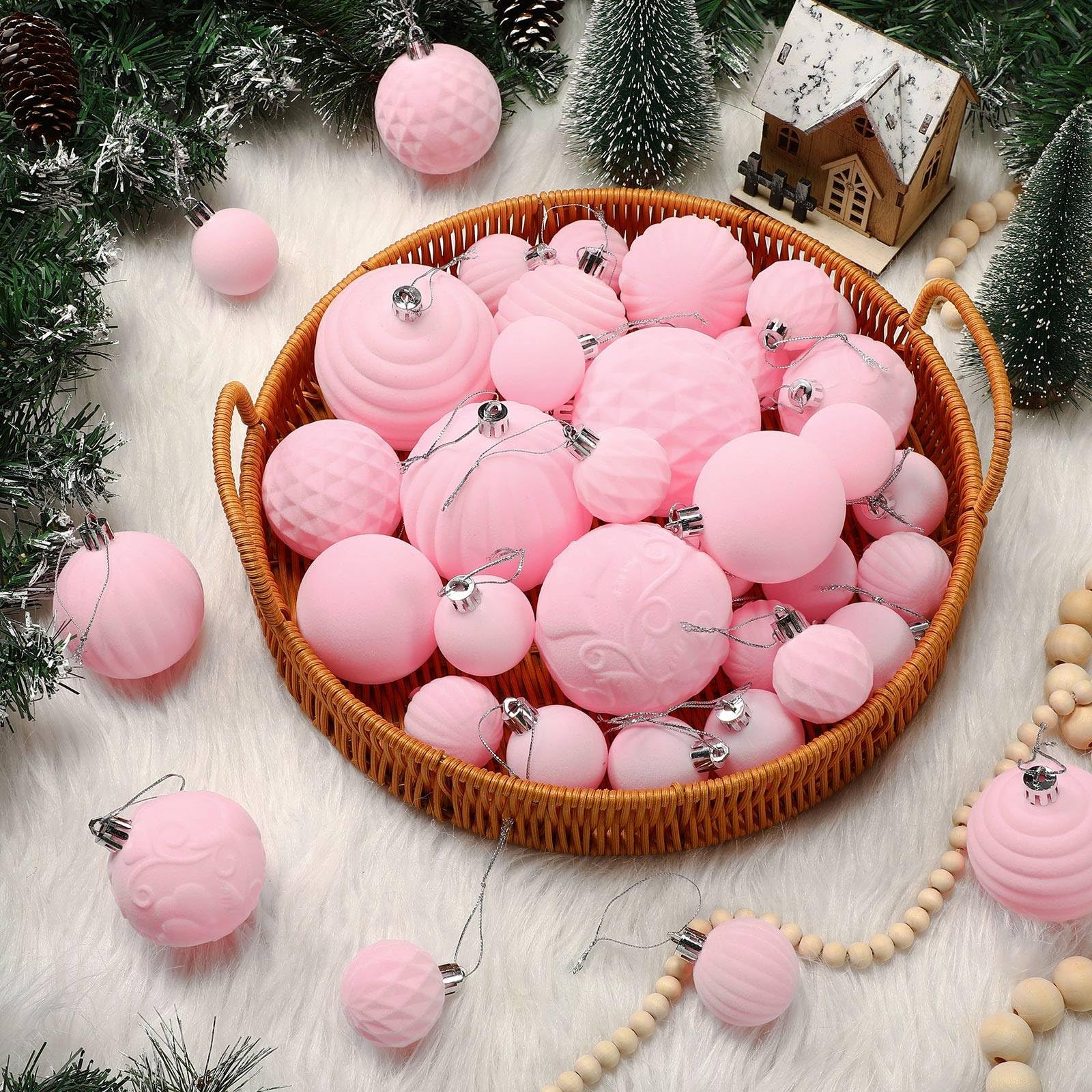 Hungdao Lot de 38 boules de Noël en velours floqué rose – 5 styles en 3 tailles – Décorations incassables à suspendre pour sapin de Noël