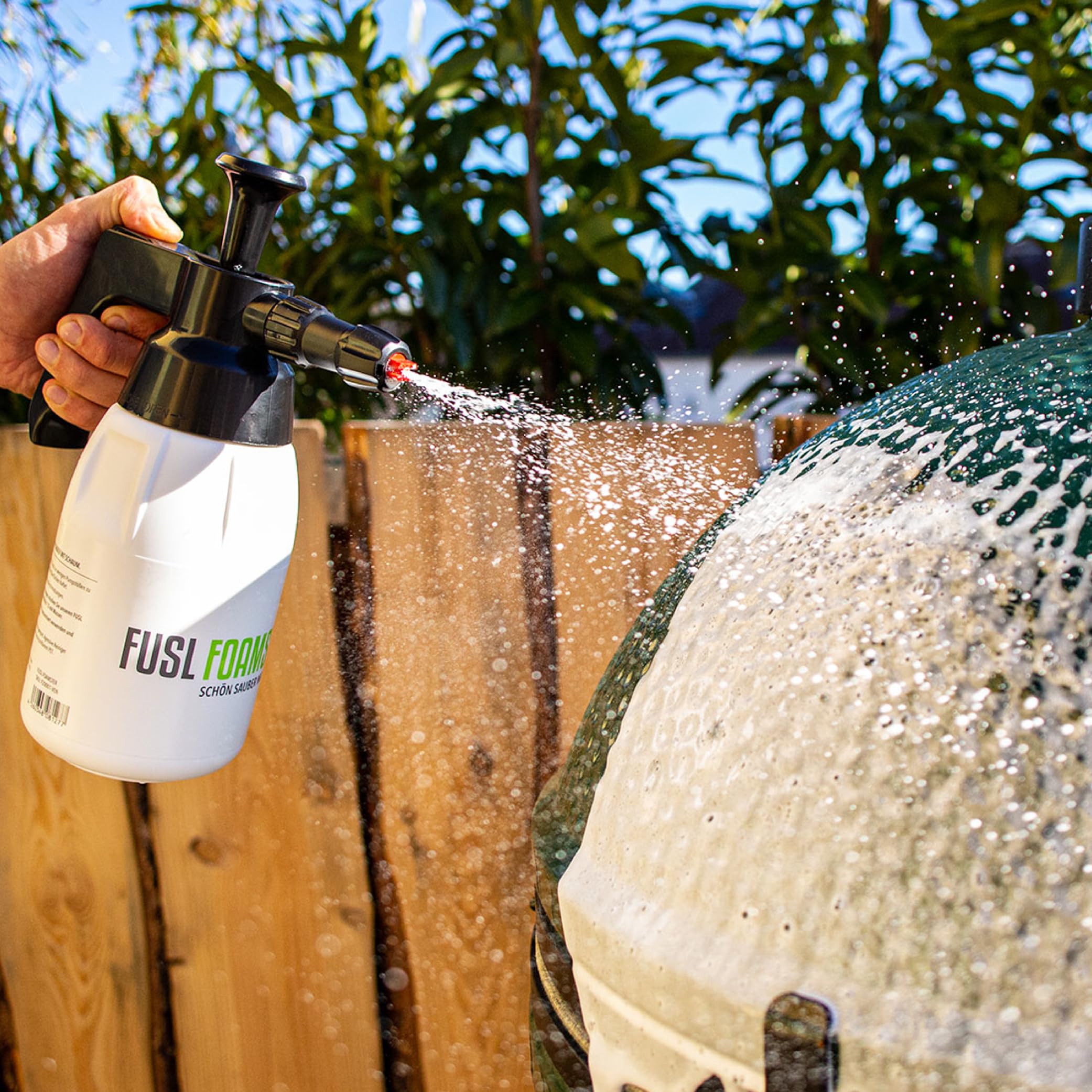 FUSL Komplett-Reinigungsset: FOAMSTER-Schaumkanone plus 1 Liter Krustenlöser – Hochaktiver Grill- und Backofenreiniger, Aktivschaum entfernt Fett & Eingebranntes, Bio-Abbaubar