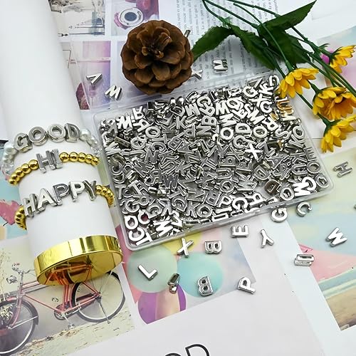 Vista 90 de Amaney - 1200 cuentas de letras de la A a la Z de 0.157 x 0.276 in, cuentas redondas blancas del alfabeto acrílico, incluye 100 cuentas de corazón