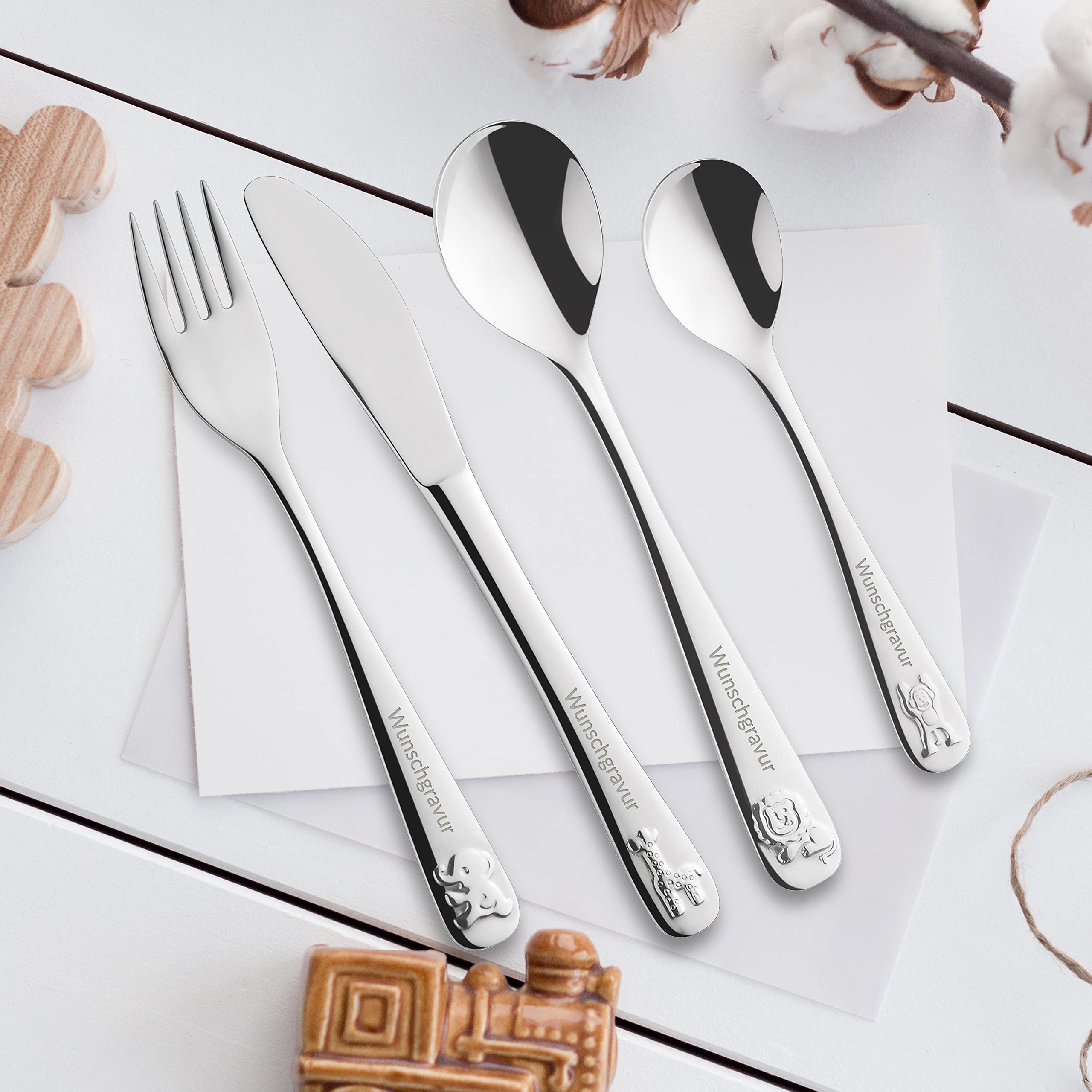 GESCHENKFREUDE Zoo Kinderbesteck mit Gravur - Geschenk individualisiert - spülmaschinengeeignet - Geschenke Weihnachten Mädchen Junge - Besteck mit Gravur - Kinderbesteck mit Namensgravur - 4 teilig