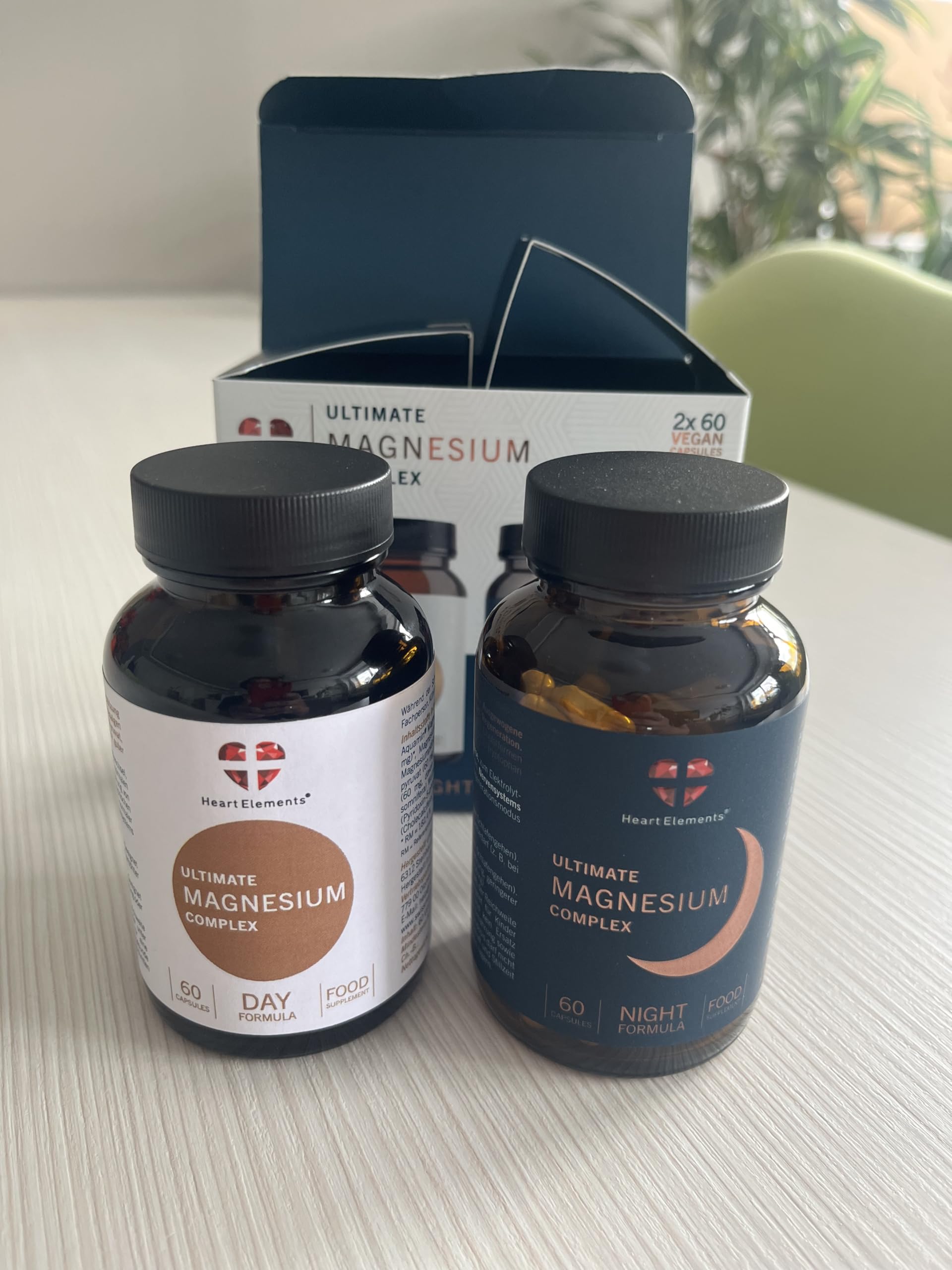 Ultimate Magnesium Complex, 2 x 120 Gélules de Complexe de Magnésium, Day & Night, métabolisme énergétique normal, nerfs, muscles, os, 8 formes, Aquamin Mg, B6 P-5-P, D3 K2, vegan