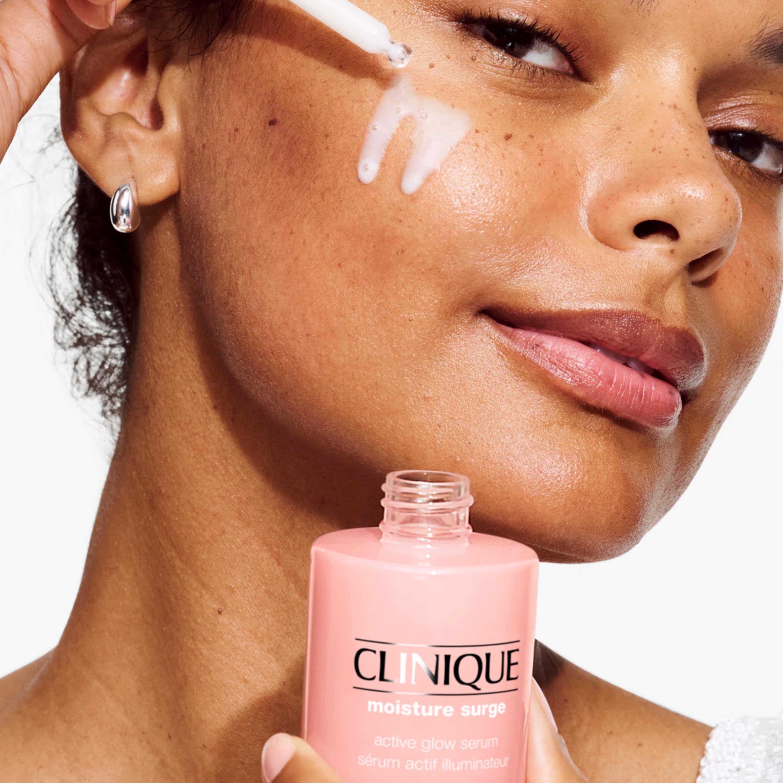Clinique Moisture Surge Sérum Actif Illuminateur avec 5% d'Acide Lactique, Vitamine C + Acide Hyaluronique, Sérum hydratant, léger + non-gras