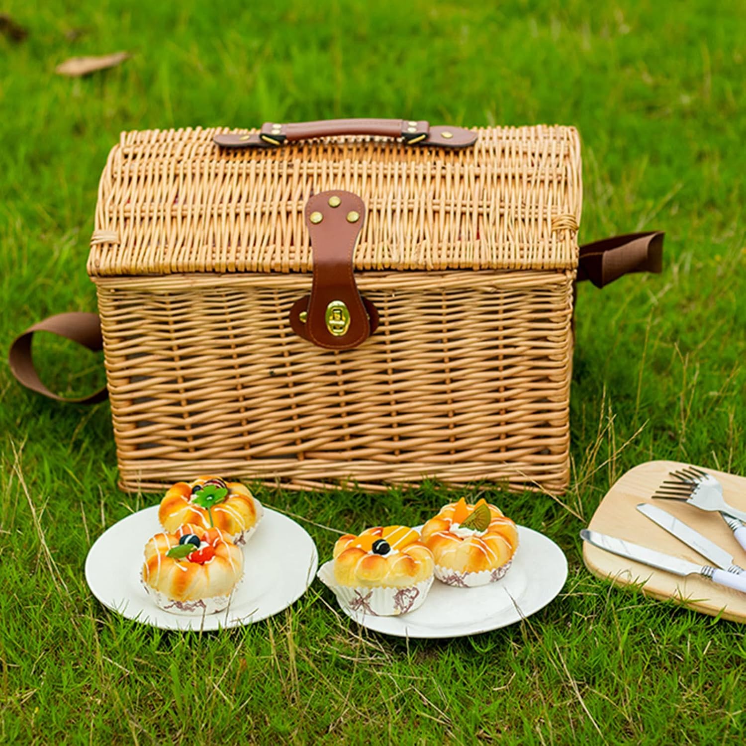 AADECOR Wicker Picnic Basket Set for 4 Persons, Willow Hamper with Liner, Willow Picnic Hamper Basket with Cutlery Service Kits for Camping, Outdoor, Valentine Day, Thanks Giving, Birthday