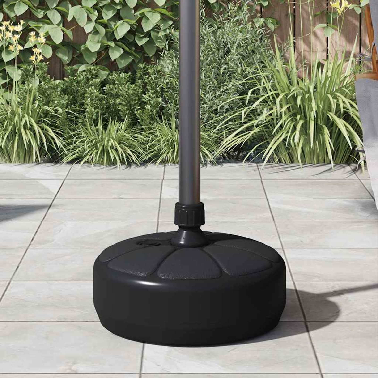Base de parasol de 15 L – Remplissage d'eau ou de sable facile à remplir et à vider – Poignée intégrée pour plus de stabilité – Idéal pour une utilisation en extérieur, terrasse, pelouse, plage