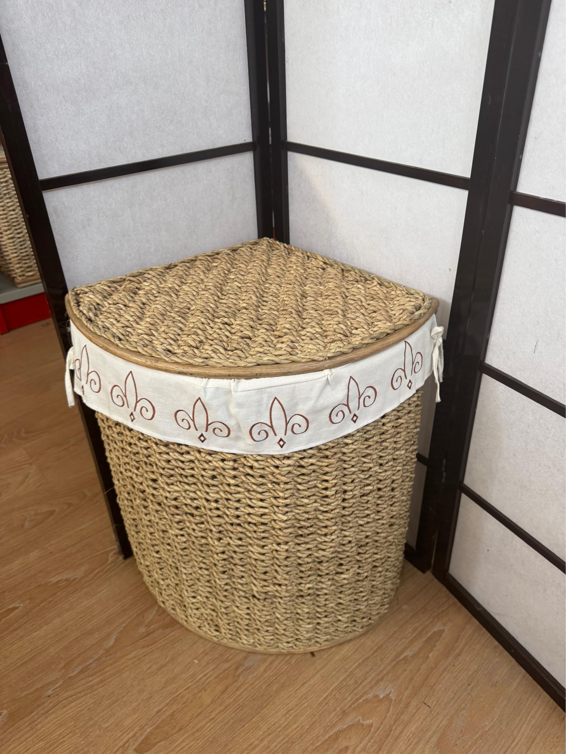 Portabiancheria ad Angolo in Fibra Naturale vimini 35x35x55 cm con Coperchio – Cesto Porta Biancheria con Fodera Interna in Cotone Rimovibile