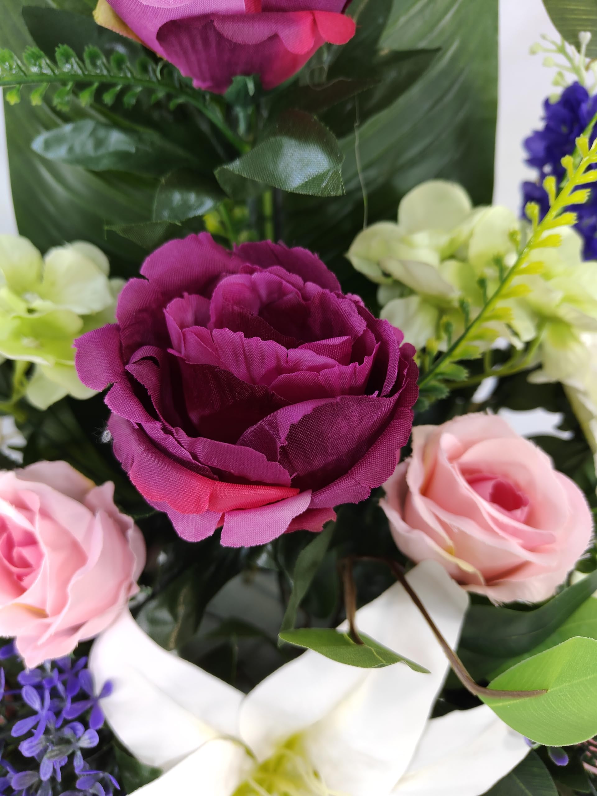DRW Centre de Fleurs artificielles pour cimetière, Mariage, église avec lys, gerberas, Roses et Lilas 70 x 50 x 28 cm