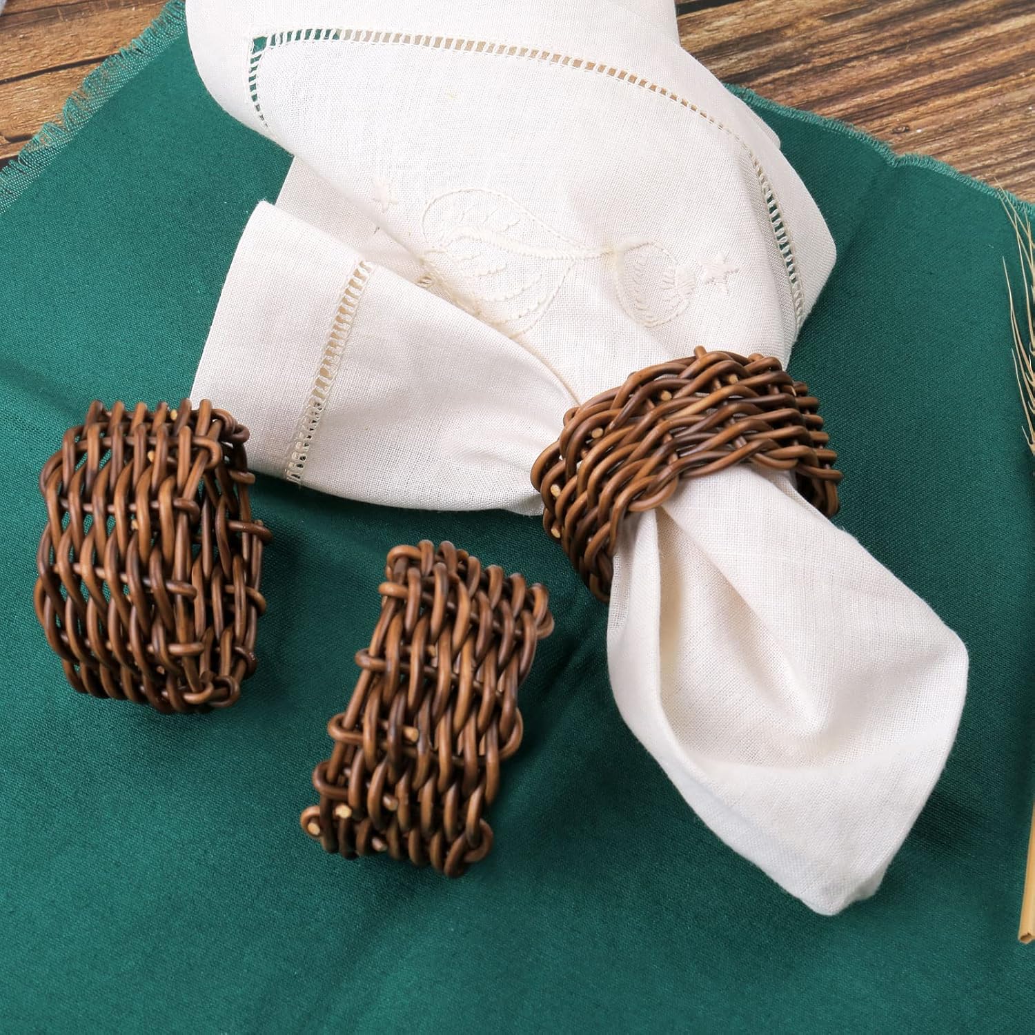 Woven Napkin Rings Set of 6,Handmade Rattan Fall Napkin Rings Holders,Natural Napkin Buckles Holder Bulk for Farmhouse Wedding Thanksgiving Xmas Easter Table Decor(Rattan)