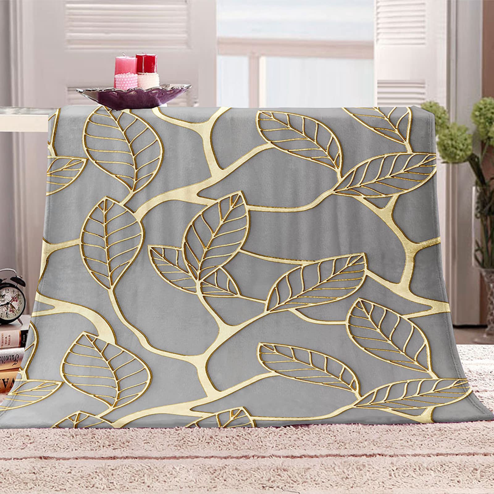 Couverture en flanelle 140x200cm aux motifs de feuilles d'or