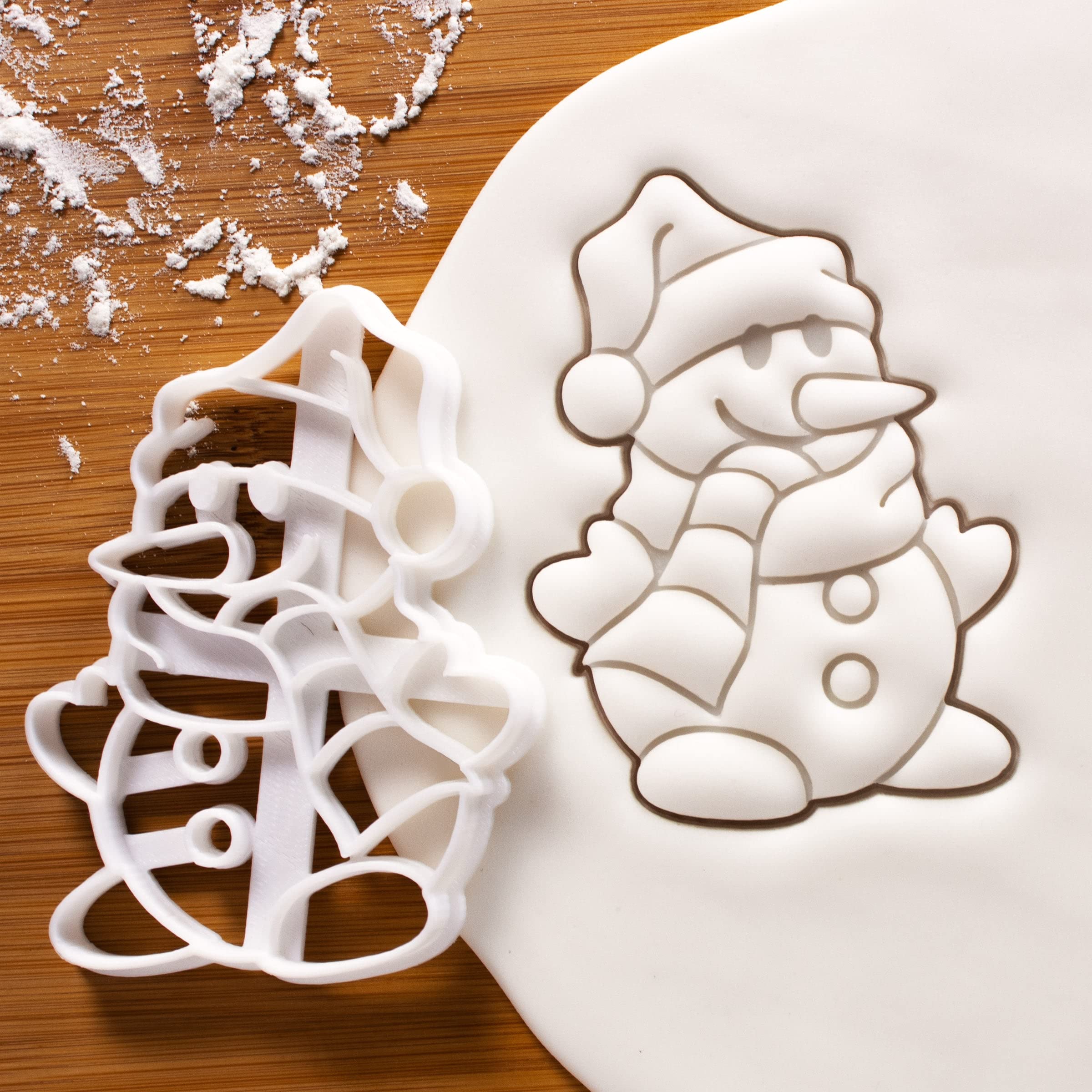 Juego de 3 cortadores de galletas con temática navideña (diseños: Papá Noel, globo de nieve y muñeco de nieve), 3 piezas - Bakerlogy